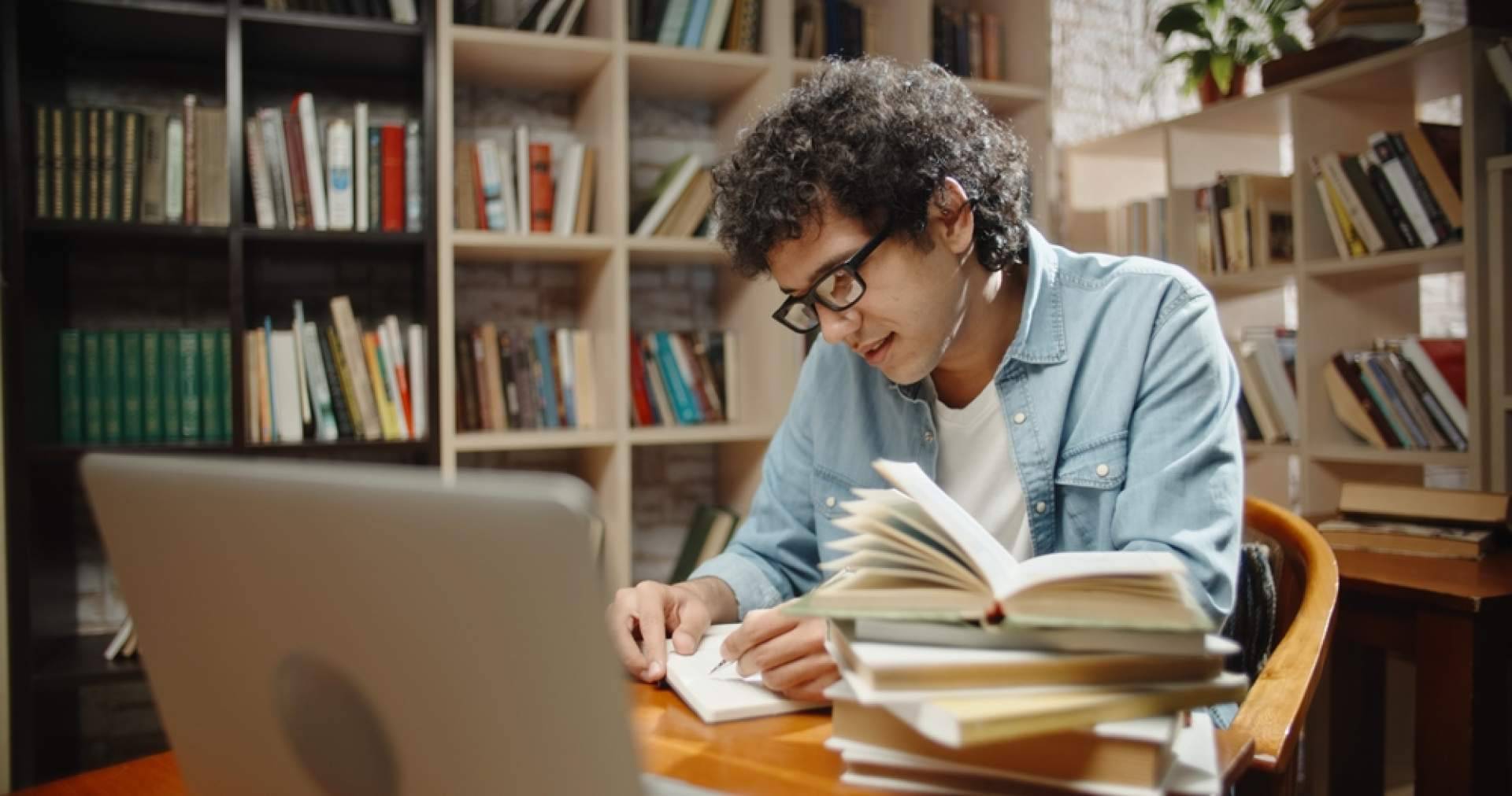 Ayuda Universitaria Cum Laude ayuda a aprender todo sobre las fuentes de información científica