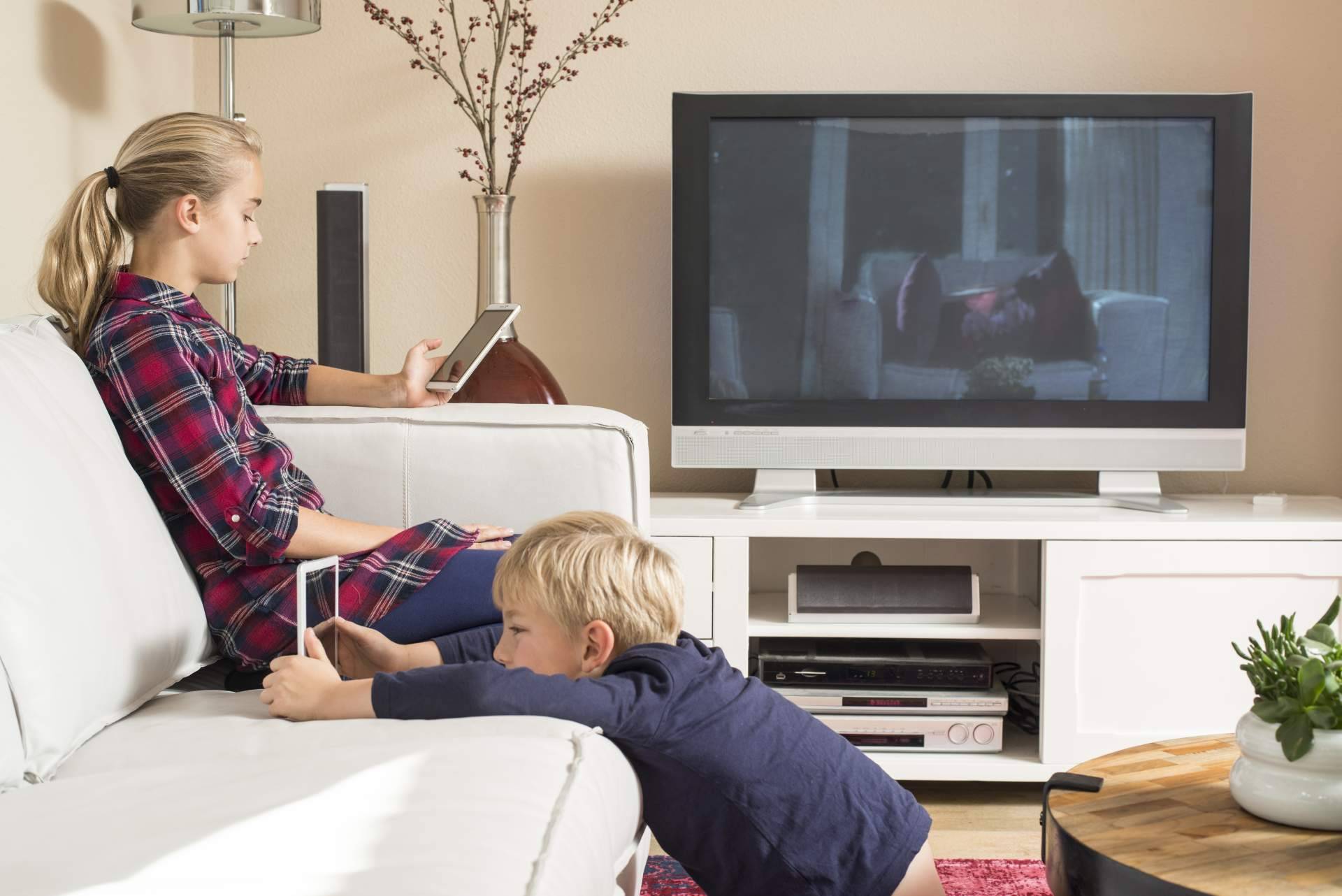 Televisión y móvil desde 11 euros al mes con OROC Fibra y Móvil