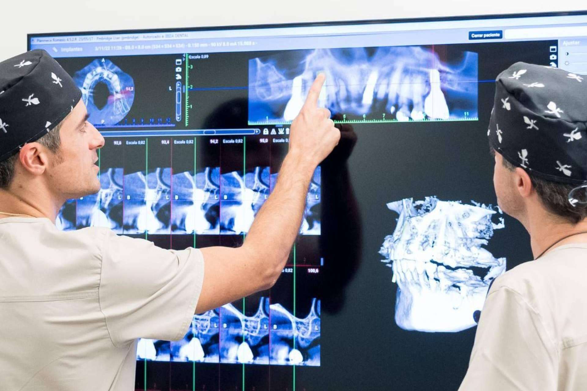 Cómo evitar la periimplantitis, con Clínica Dental Ruiz de Gopegui