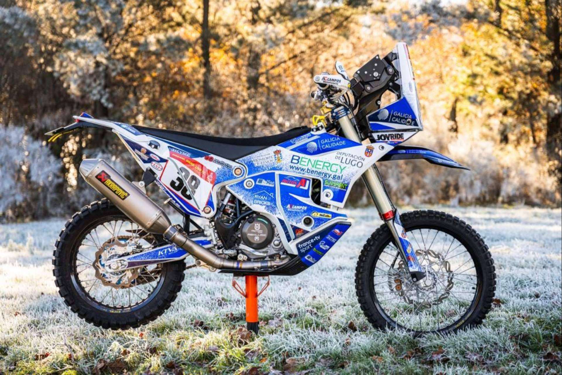 ADHESIVOSEMBARRADOS ofrece sus servicios en el Dakar 2024