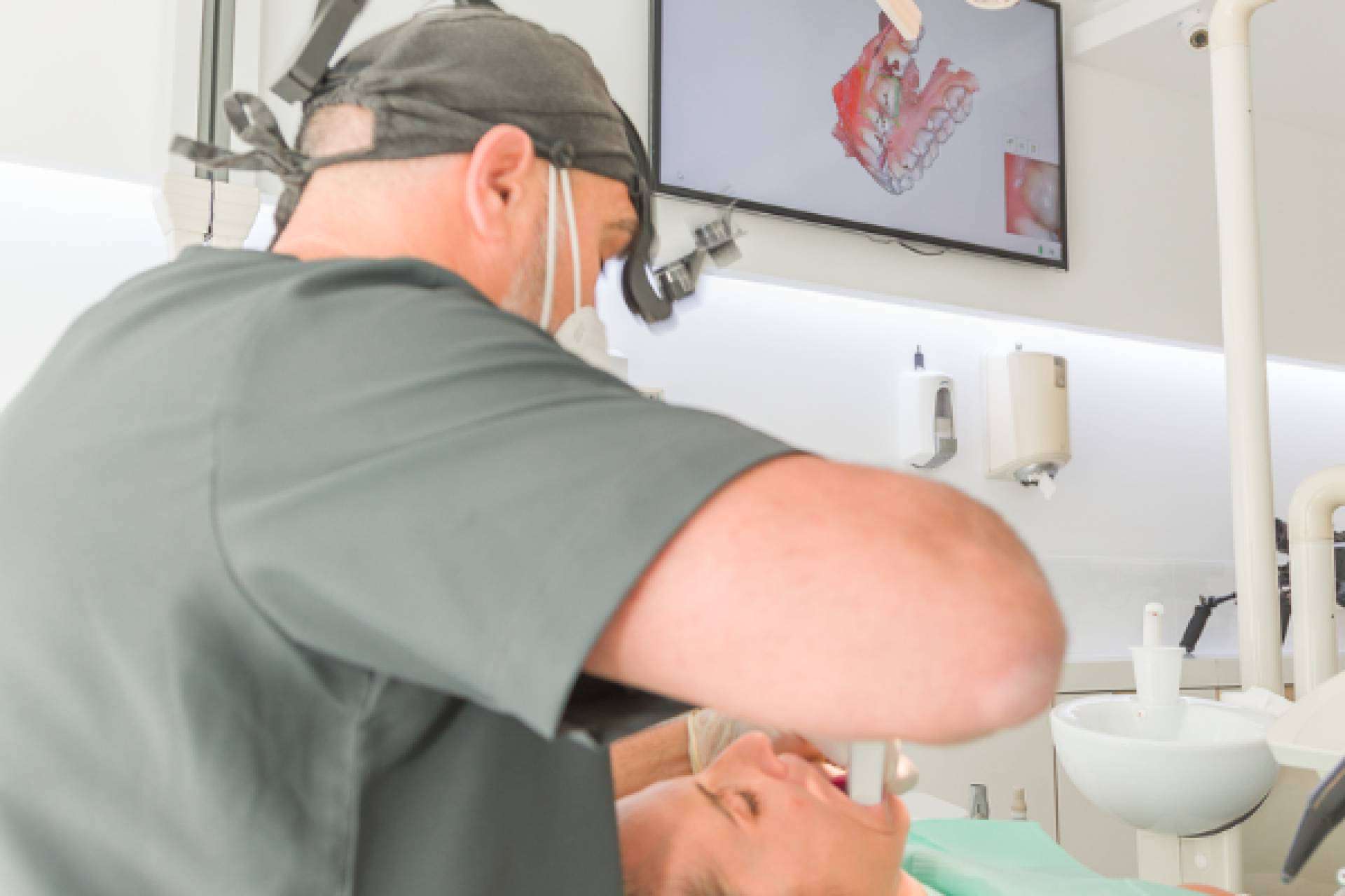 Implantología dental con los especialistas de Clínica Erwindental