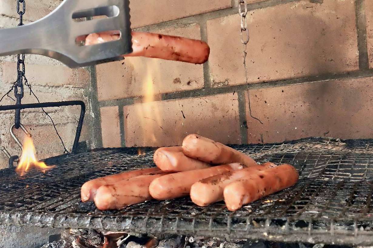 D´Carnilsa ofrece una salchicha ranchera colombiana crujiente y sabrosa