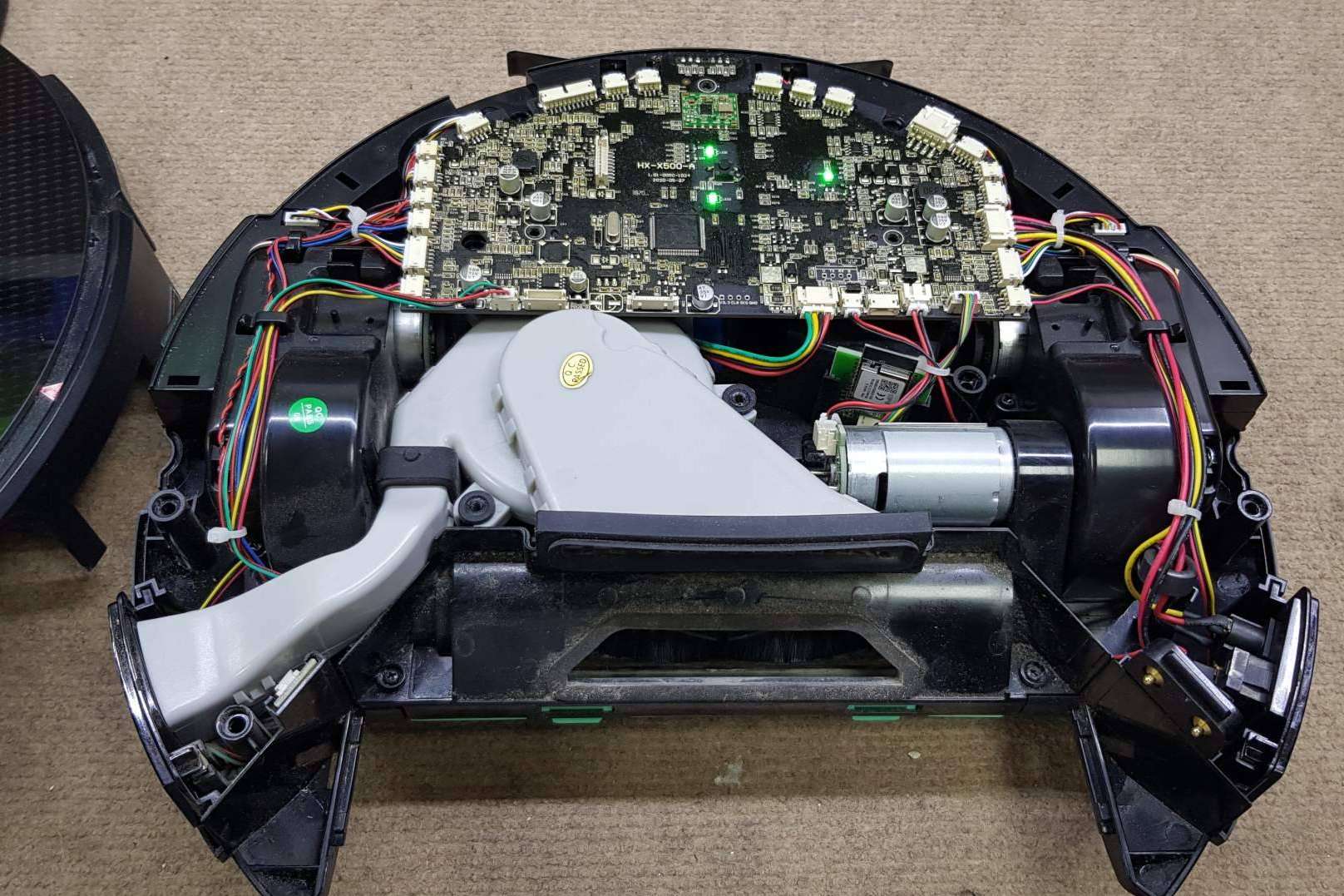 Limpieza semanal del robot aspirador para evitar averías, por Sator Electrónica
