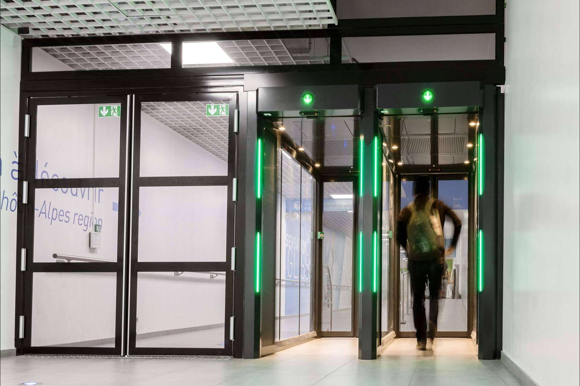 Pasillos antirretorno ASSA ABLOY