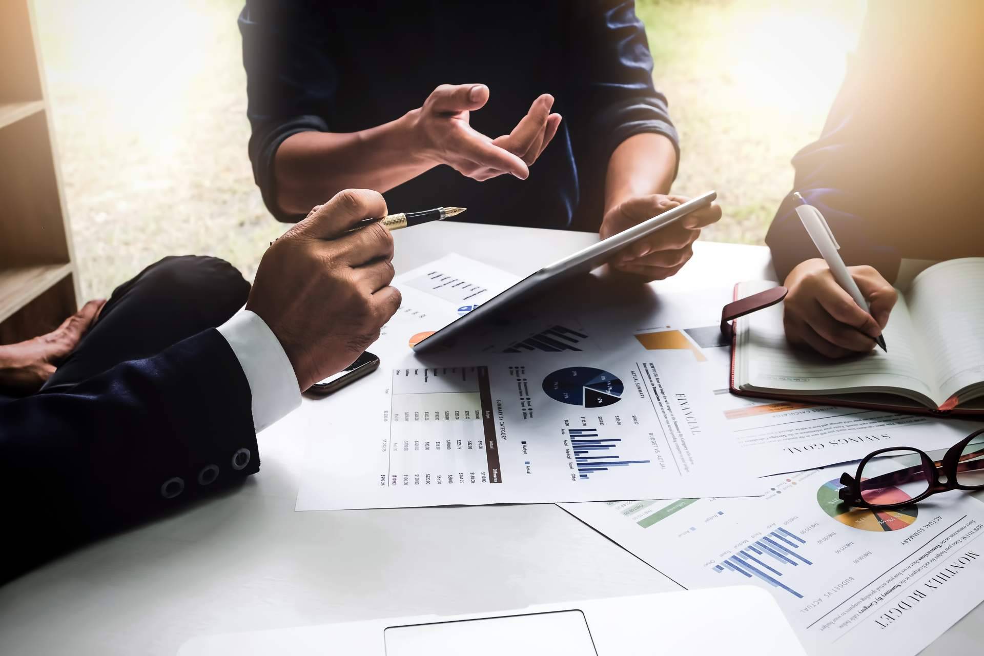 Adaptanor, consultores especializados en RGPD. LLSSI/CE y DPD