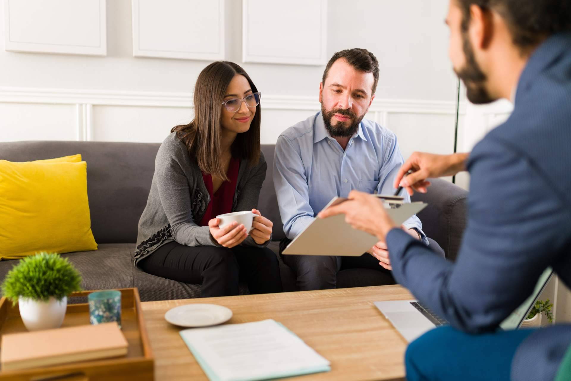 Los beneficios de contratar una asesoría legal antes de comprar o vender una propiedad, por Grupo PREIC