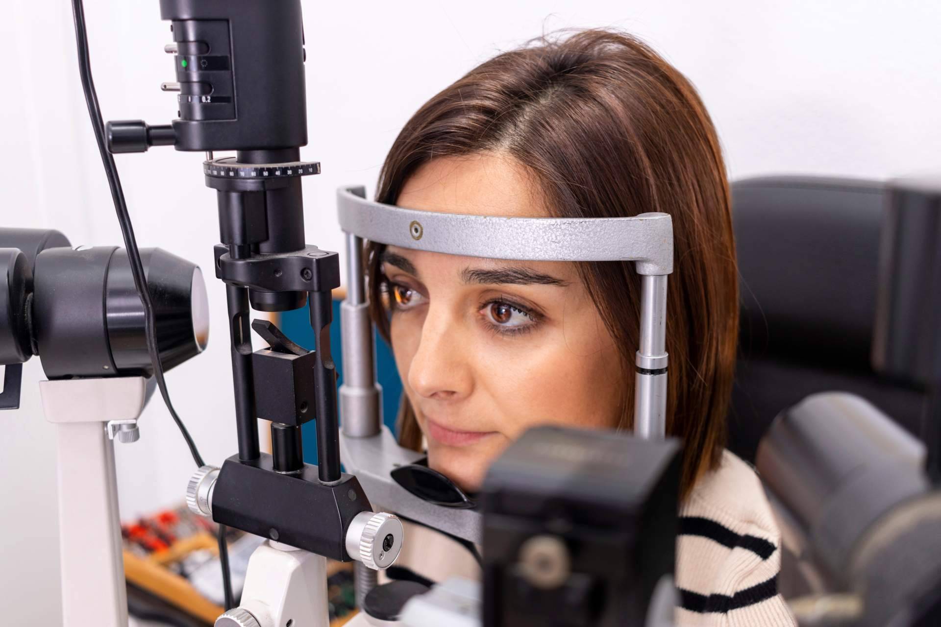 La opción para despedirse de las gafas para siempre, la operación de presbicia
