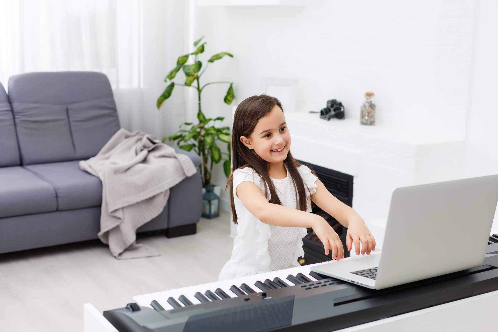 Programas de formación musical para niños de distintas edades en Escuela de Música La Clave