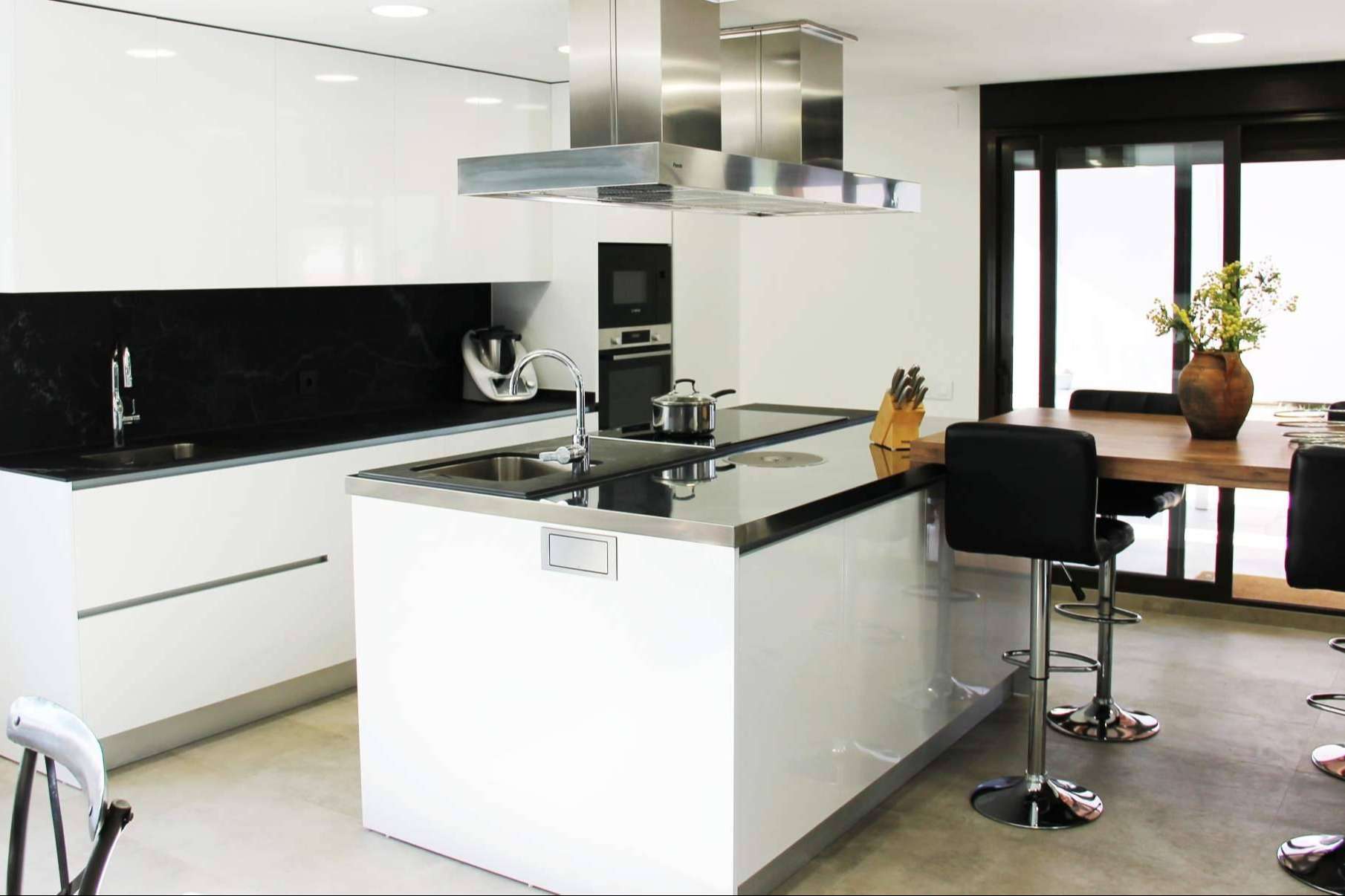 Proyectos de diseño sofisticados y estilos de cocina elegantes con Davinia