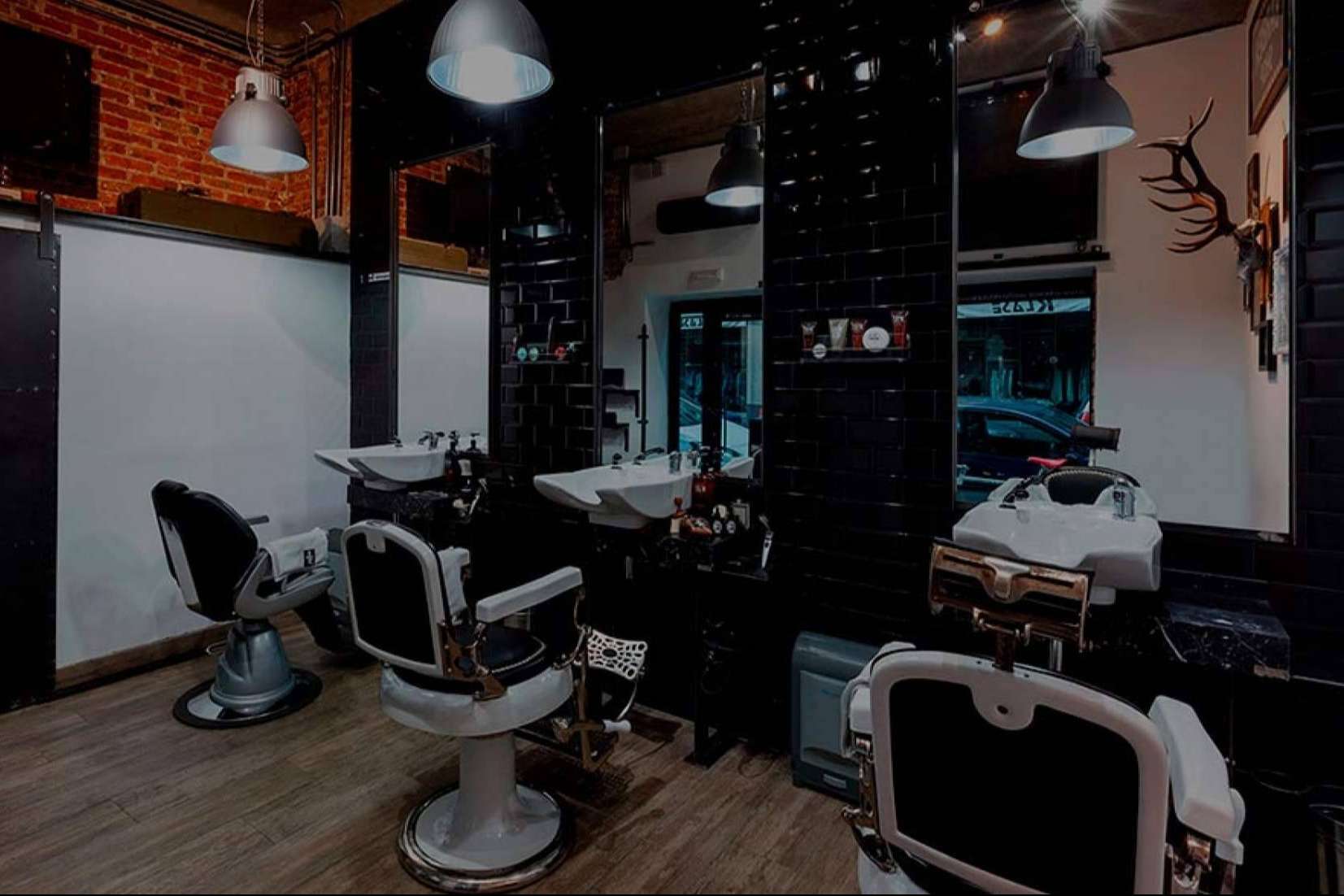 Roberto Carrillo 1998 destaca como una peluquería y barbería de referencia para los hombres de Madrid