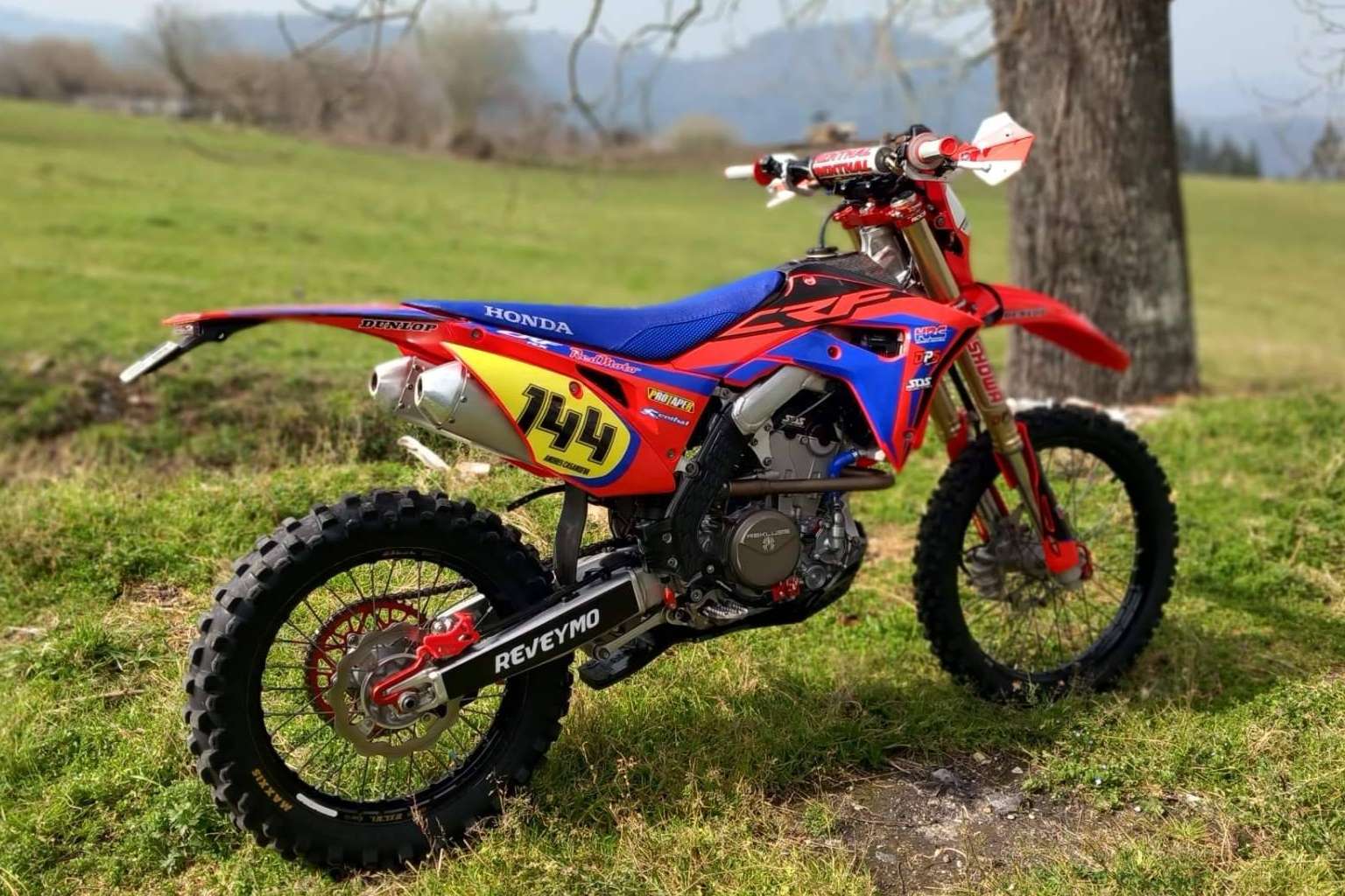ADHESIVOSEMBARRADOS proporciona adhesivos para moto offroad