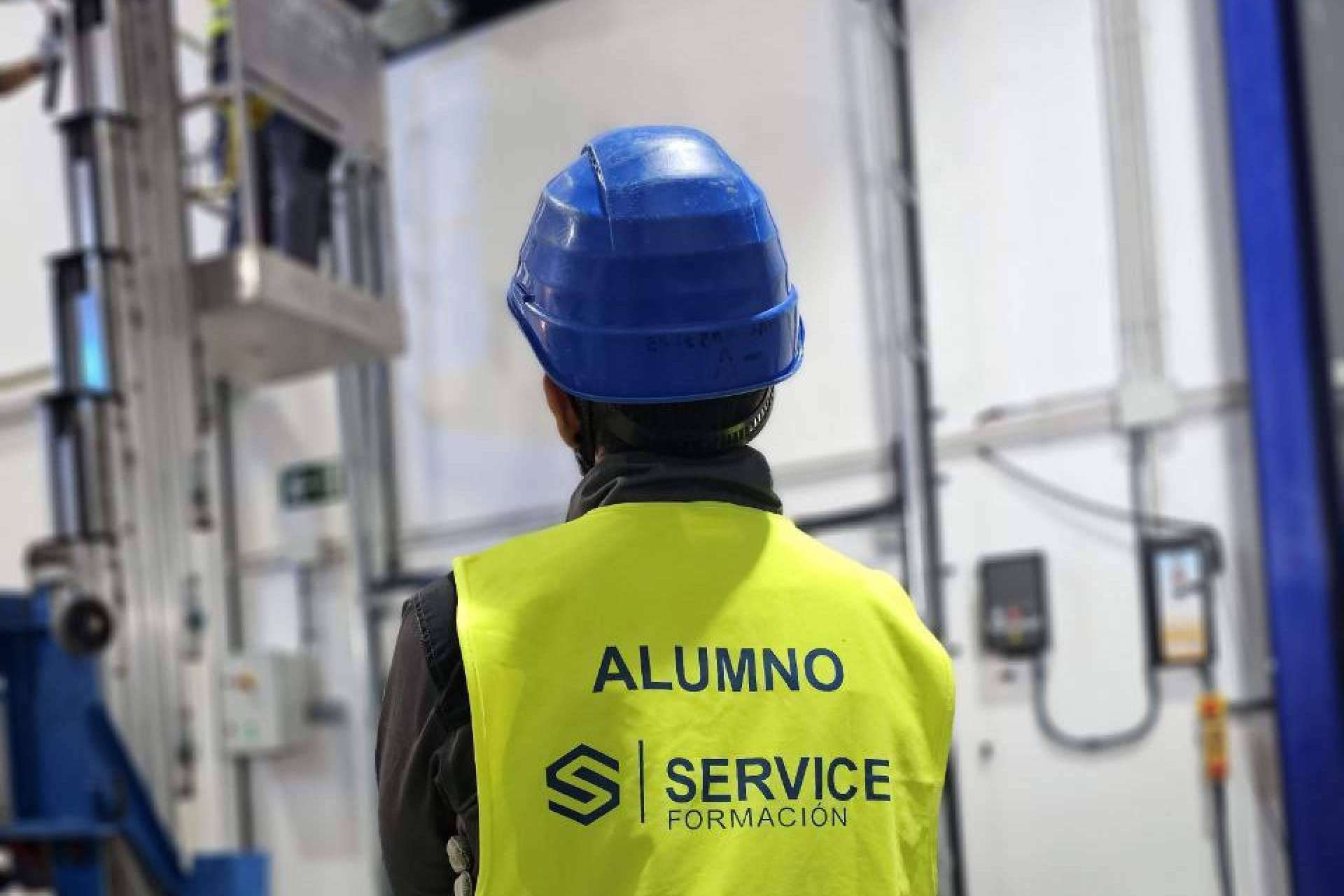Servicedoor Formación permite la instalación y mantenimiento de puertas automáticas con el curso IMAI07