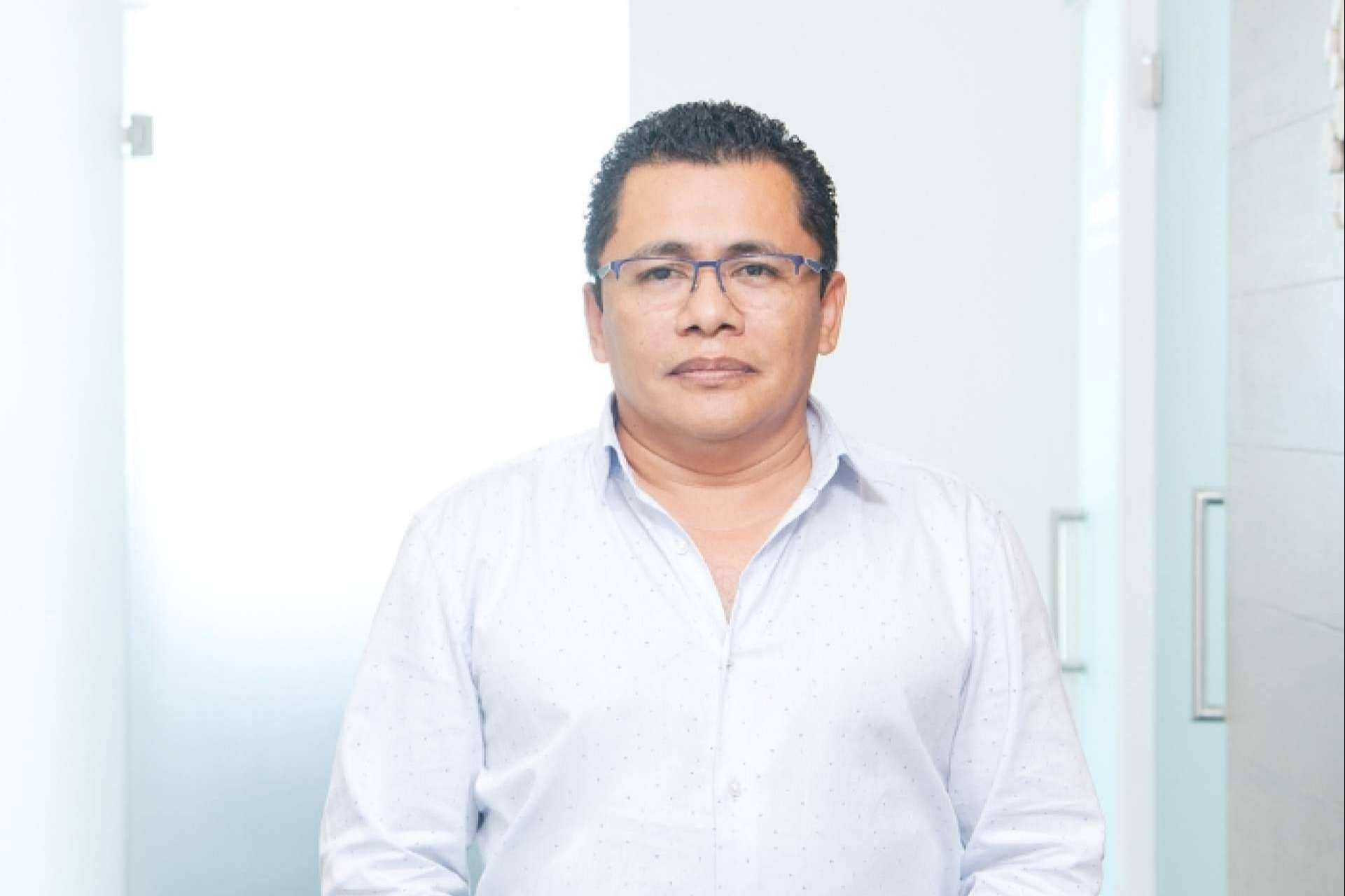 Un referente en medicina regenerativa inmunoterapéutica con el tratamiento de células madre es Dr. Ernesto Romero