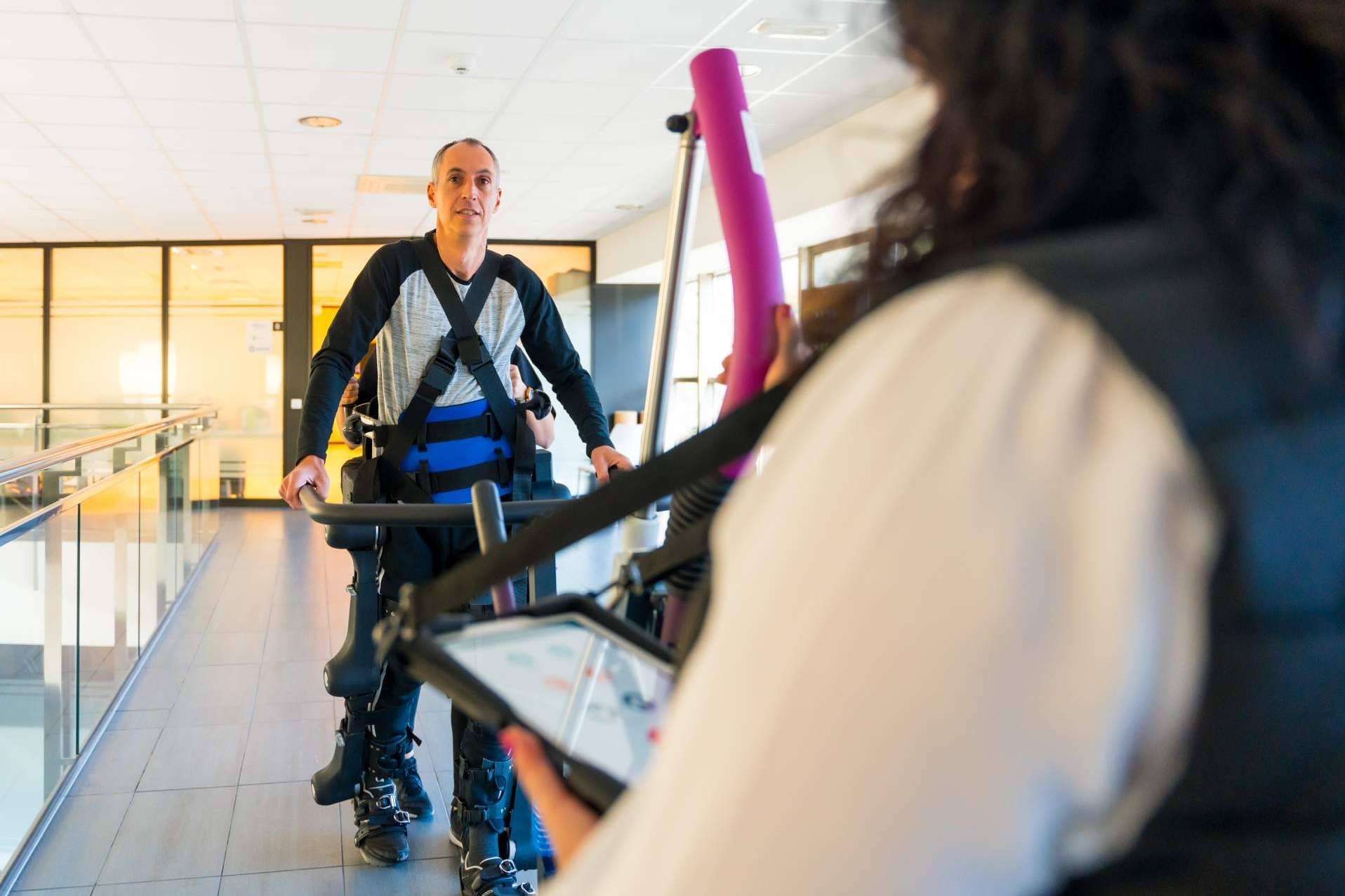 Neurorrehabilitación con tecnología de la empresa Gogoa Mobility Robots en Movex Clinics