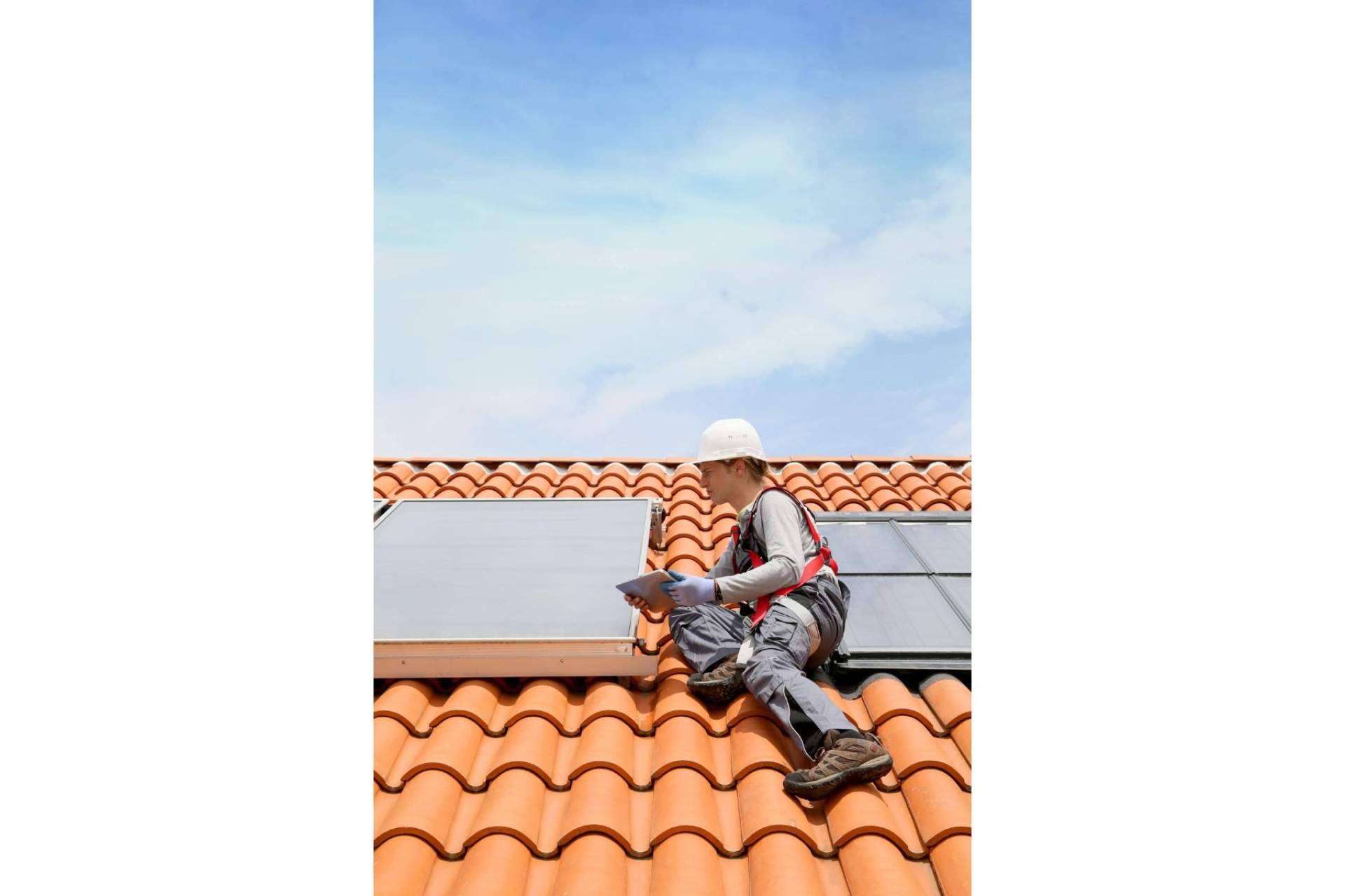 Servicio de mantenimiento de instalaciones de autoconsumo residencial, con Acierta Eficiencia