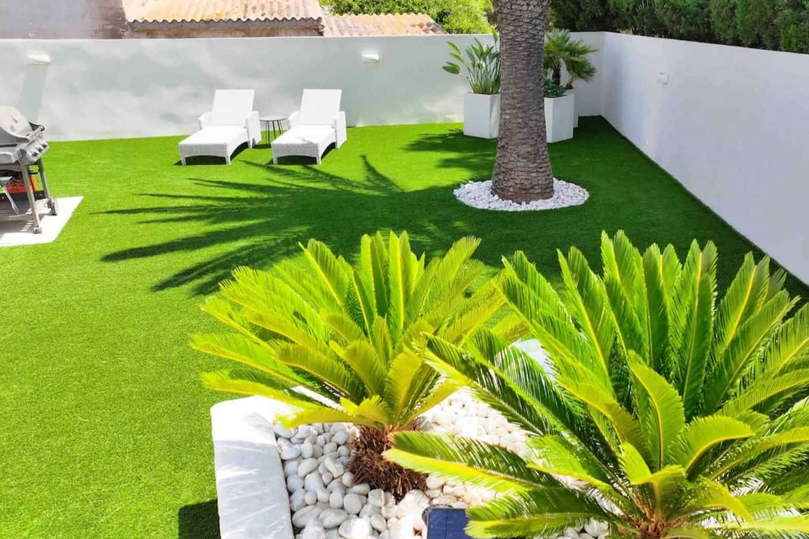 Albergrass apuesta por el césped artificial para lograr un exterior perfecto