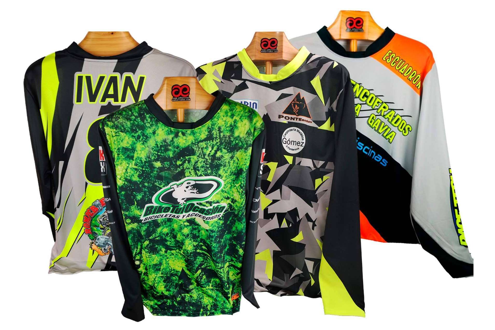Ropa personalizada para offroad para pilotos exigentes, con ADHESIVOSEMBARRADOS