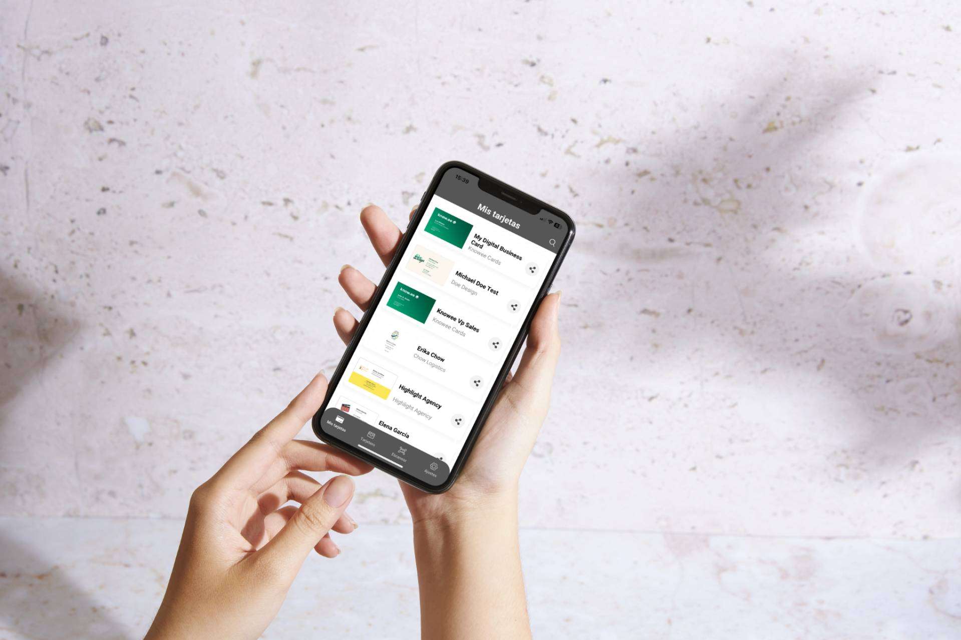 Del papel a lo digital. Knowee modifica la manera de gestionar tarjetas de visita