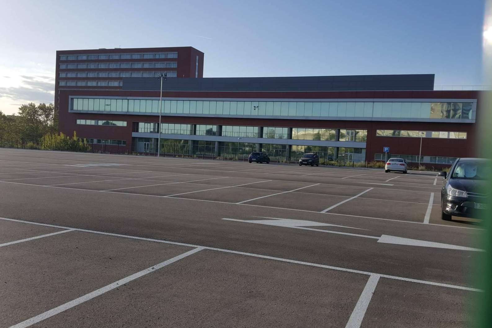 Solera Parking Complutense sustituyendo mallazo por fibras