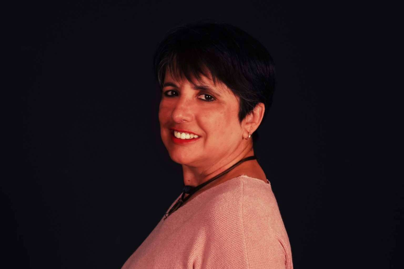 Teneca presenta 'La del claro de luna. Tintziri', su último libro