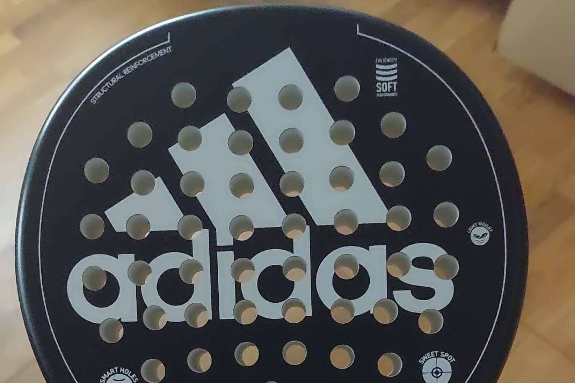 Padel Miraflores pone a disposición una línea de palas Adidas 2024 con precios rebajados