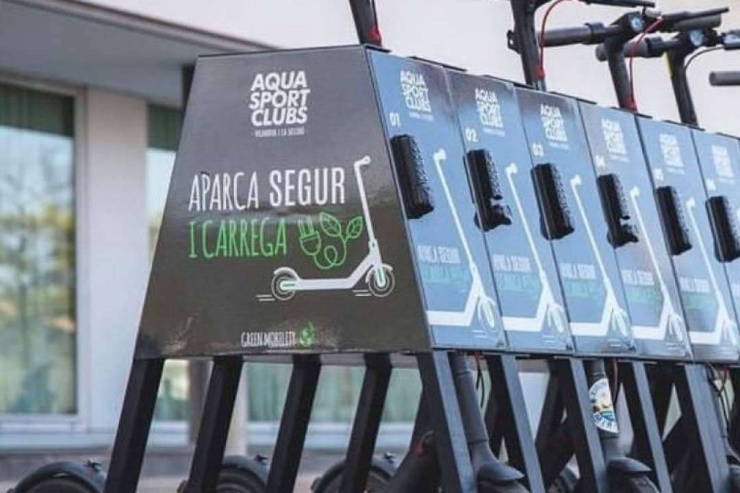 ¿De qué forma los aparcamientos para patinetes están mejorando la experiencia en los gimnasios?