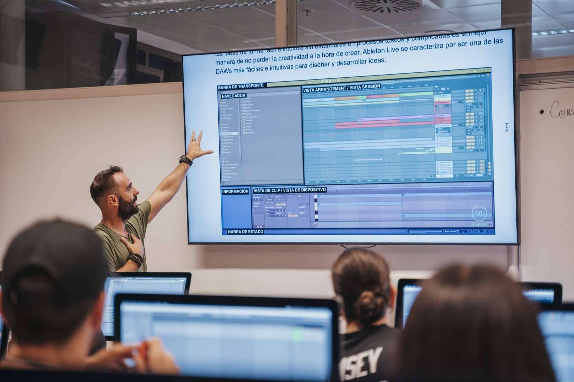 Formarse en producción de música con los expertos de EUMES