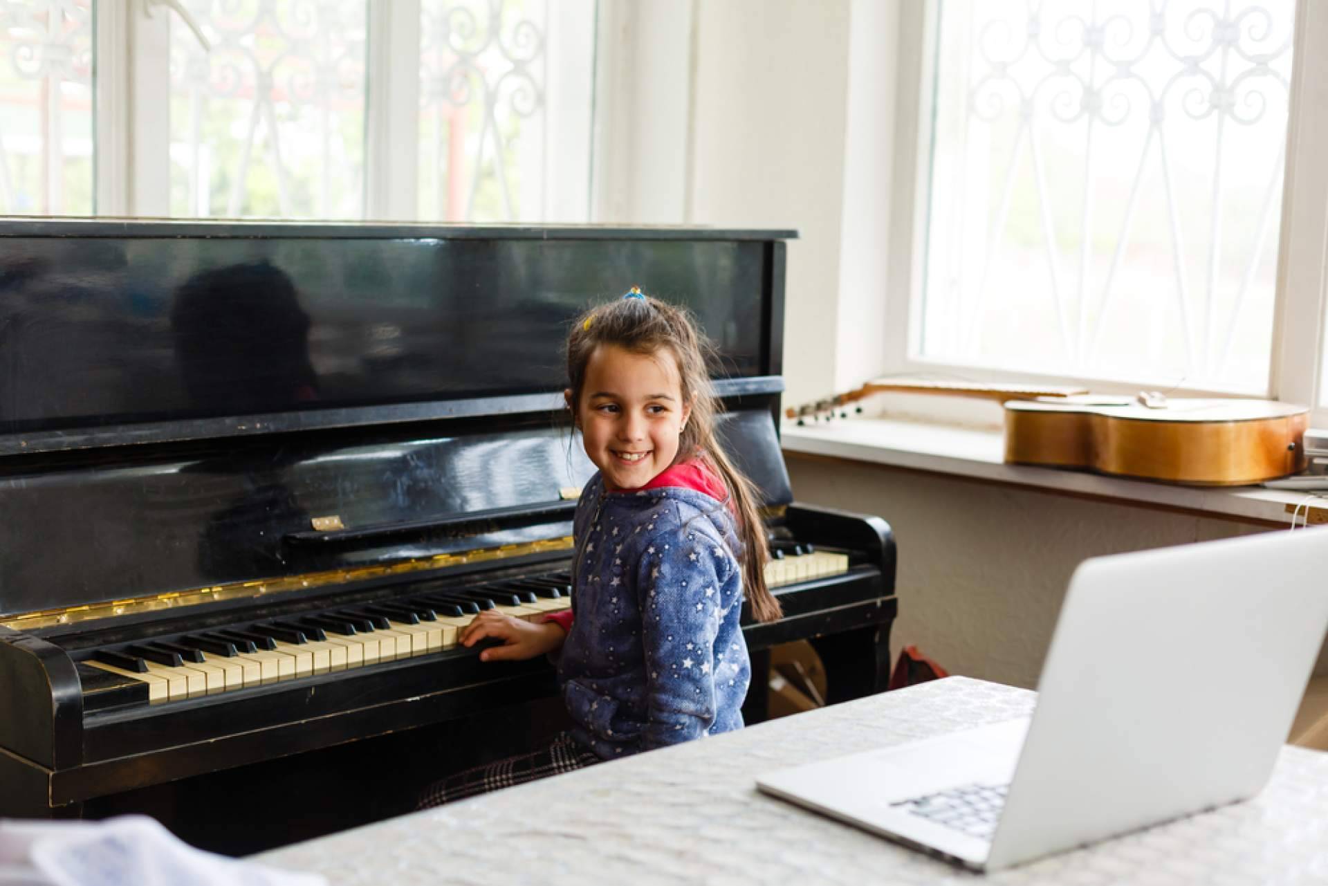 Cursos de formación musical para aprender a tocar instrumentos clásicos y modernos, con Escuela de Música La Clave