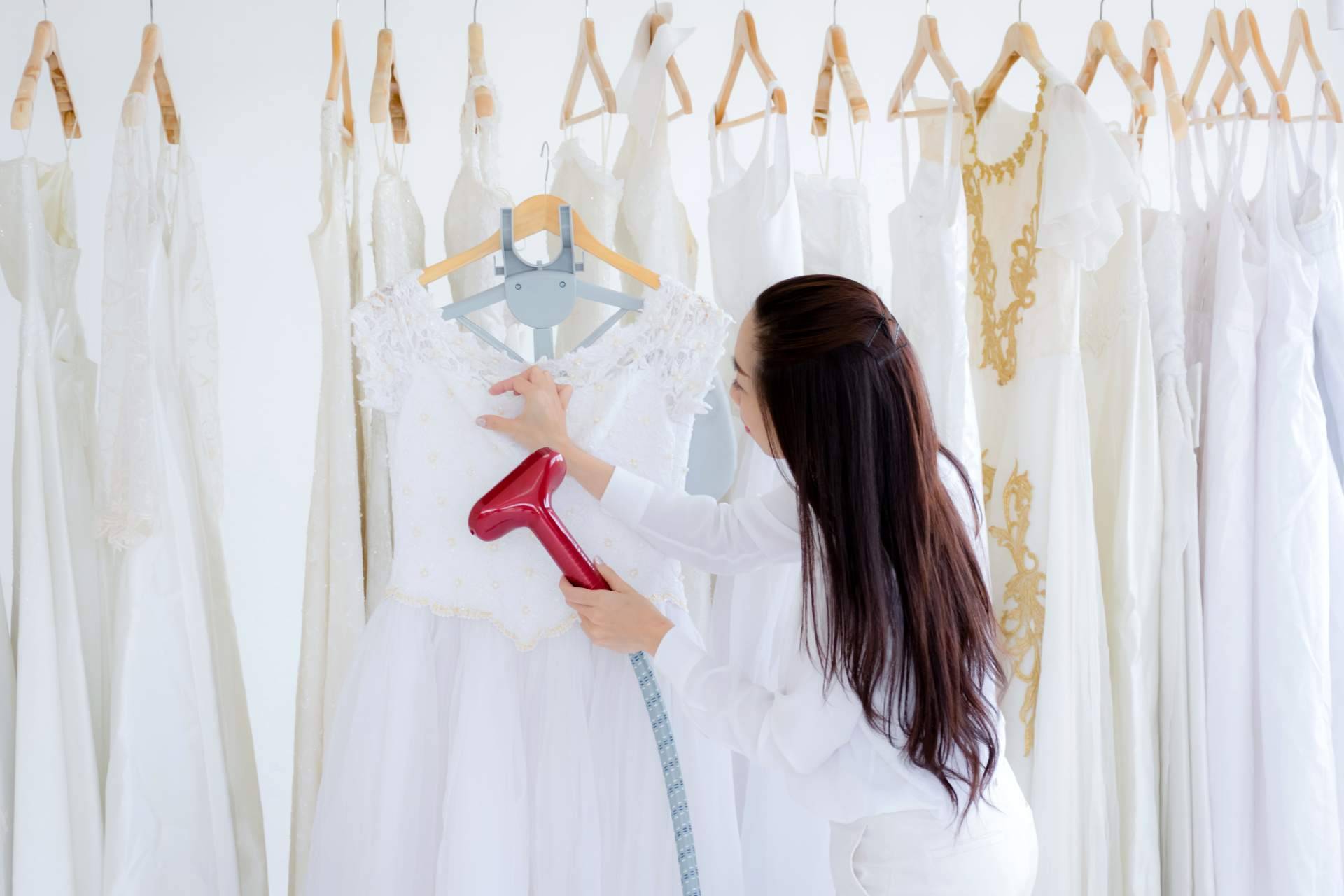 Una tintorería especializada en vestidos de novia, La Central de Pinto