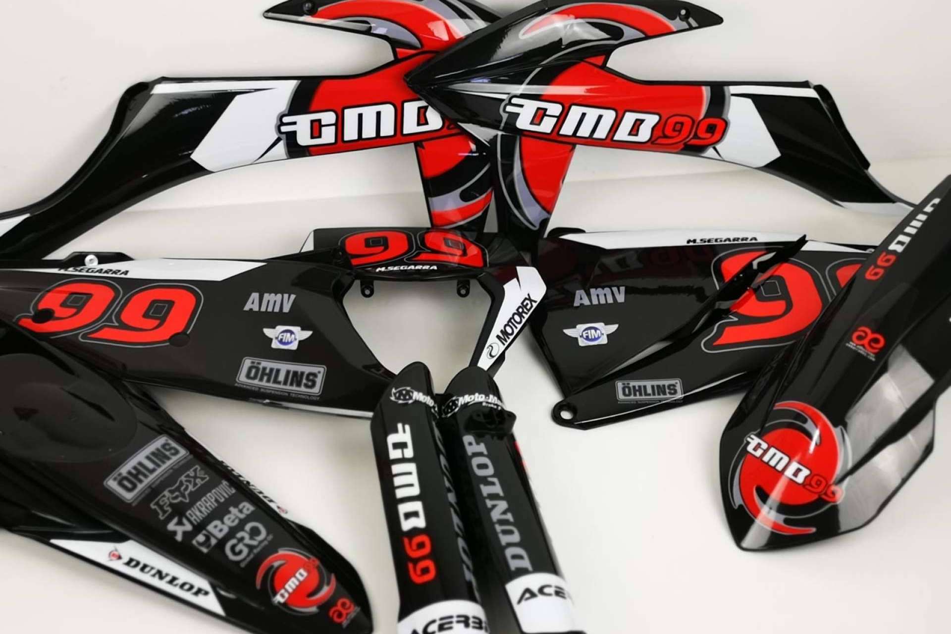 Con ADHESIVOSEMBARRADOS, los pilotos de motocicletas pueden diseñar adhesivos originales