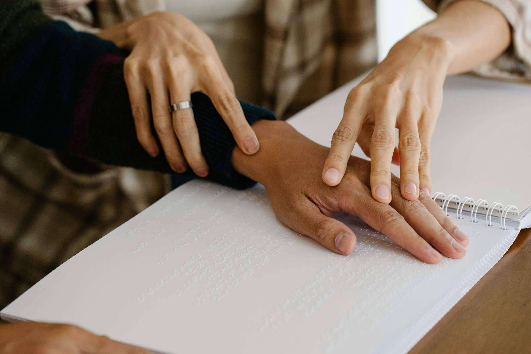Las características del arraigo familiar para extranjeros cuidadores de españoles con discapacidad, de la mano de Legalcity