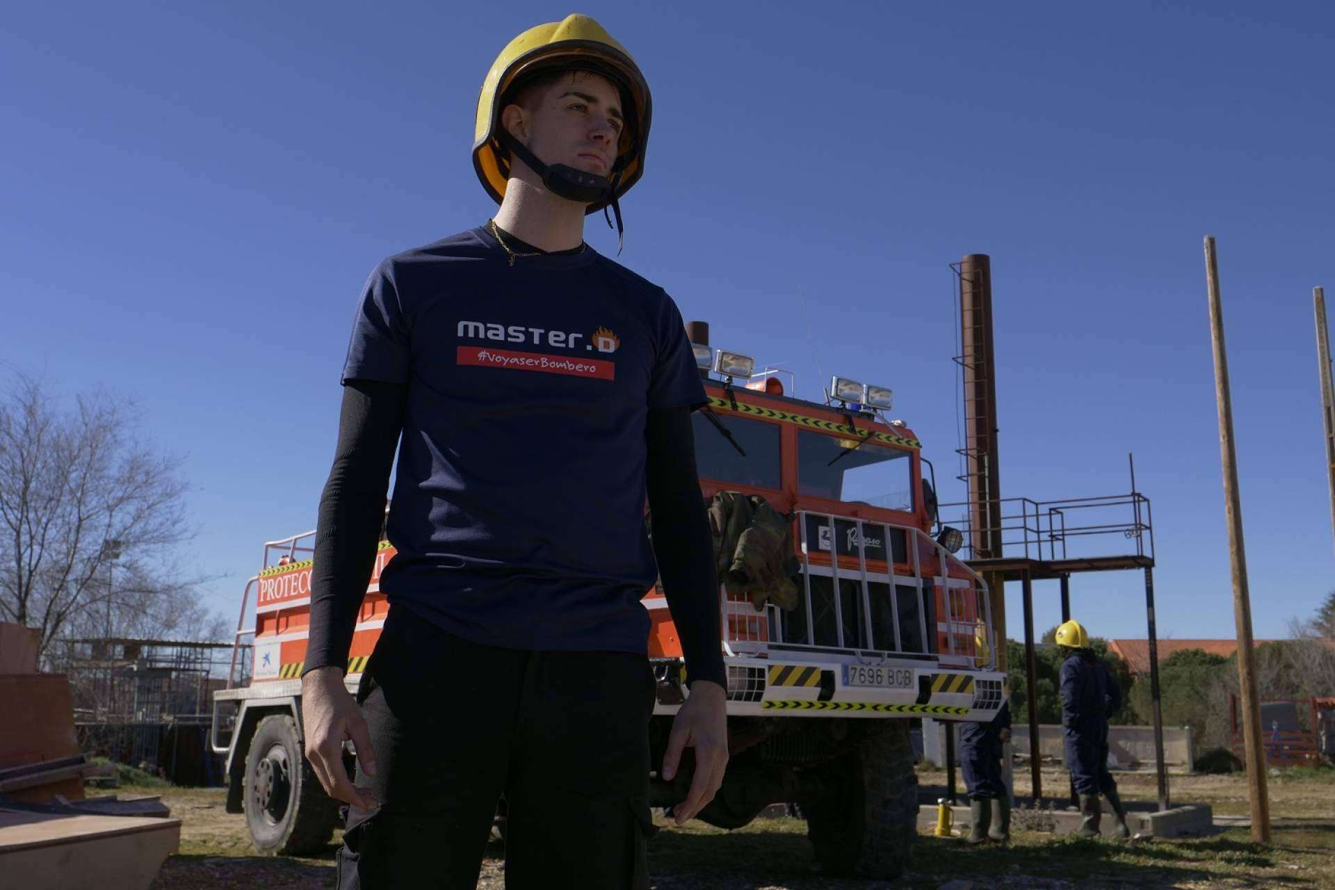 Oposiciones a bombero y bombero forestal, requisitos para este 2024