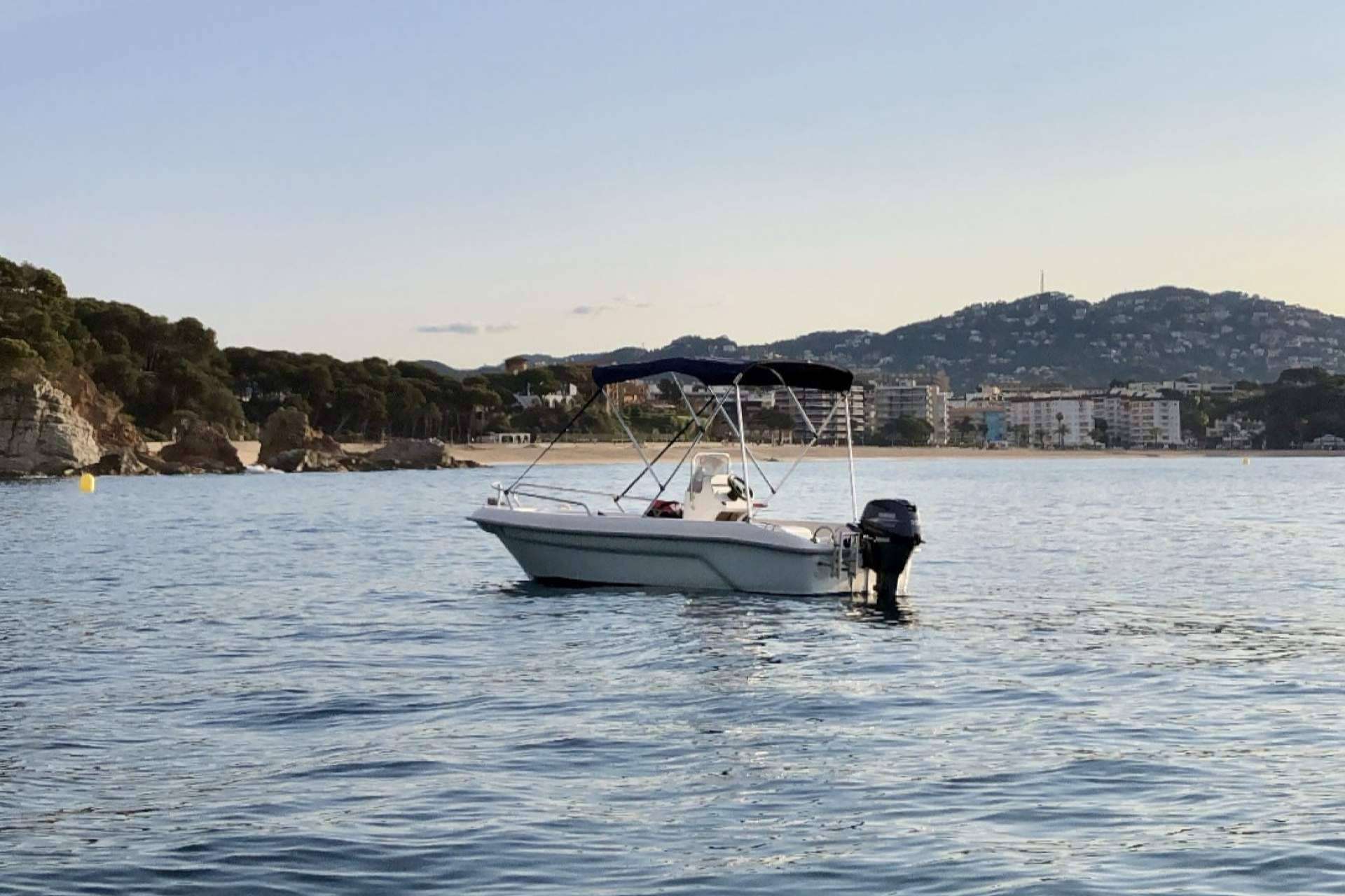¿Es posible navegar sin licencia en la Costa Brava?