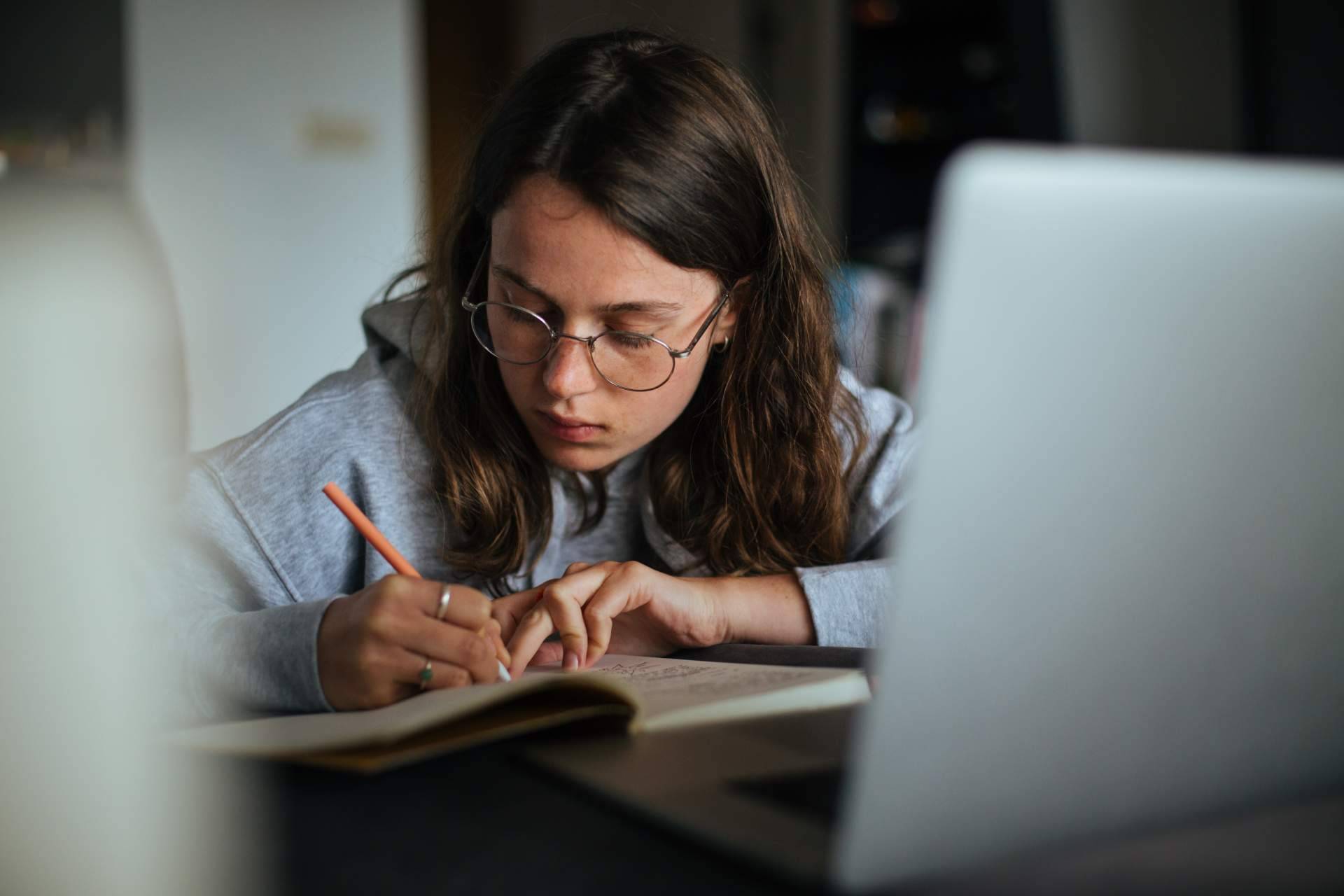 Cambiar el futuro con los cursos de peritos de CEAPS