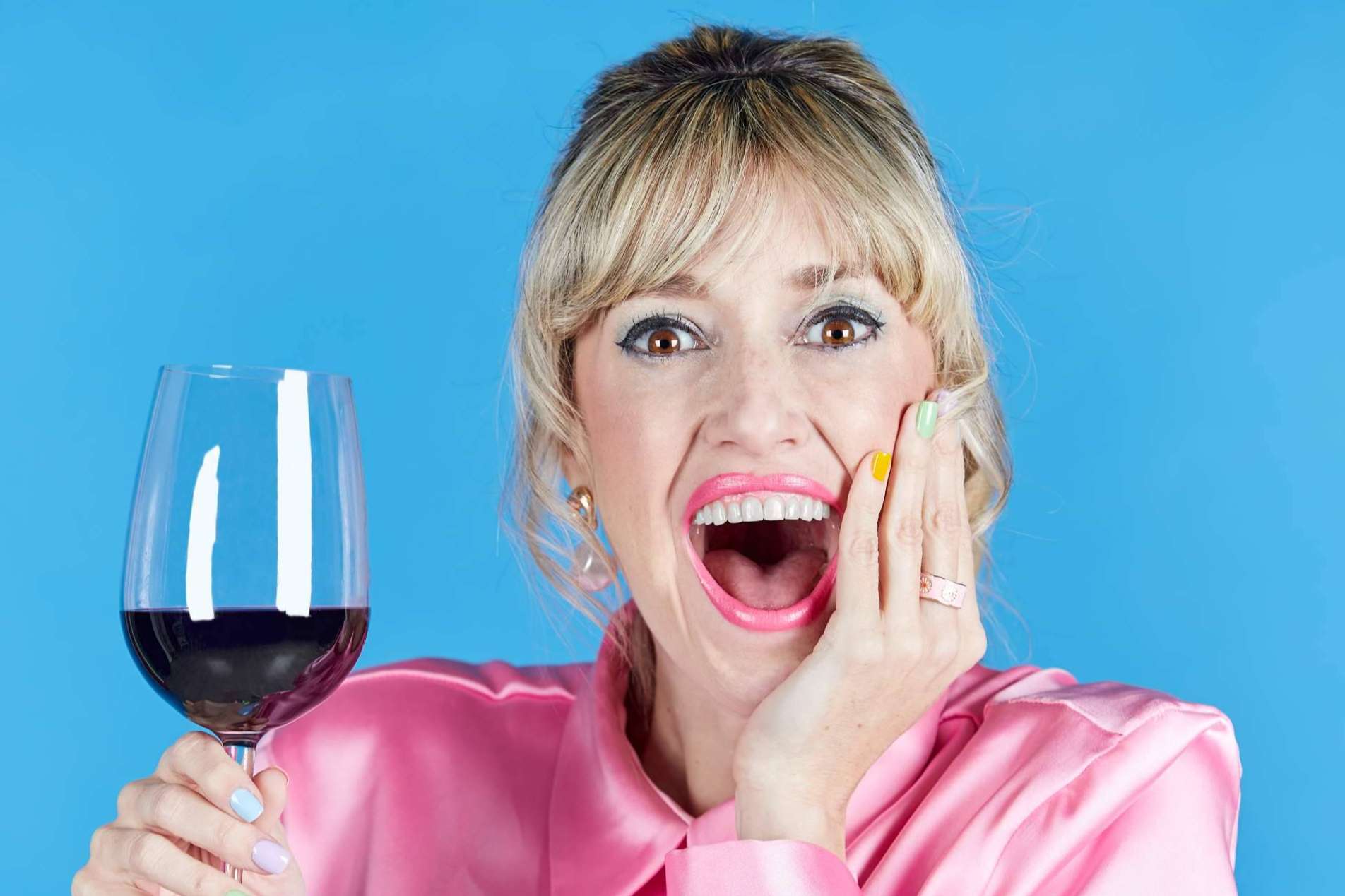 Una experiencia de risas y vinos; Wine Up Comedy