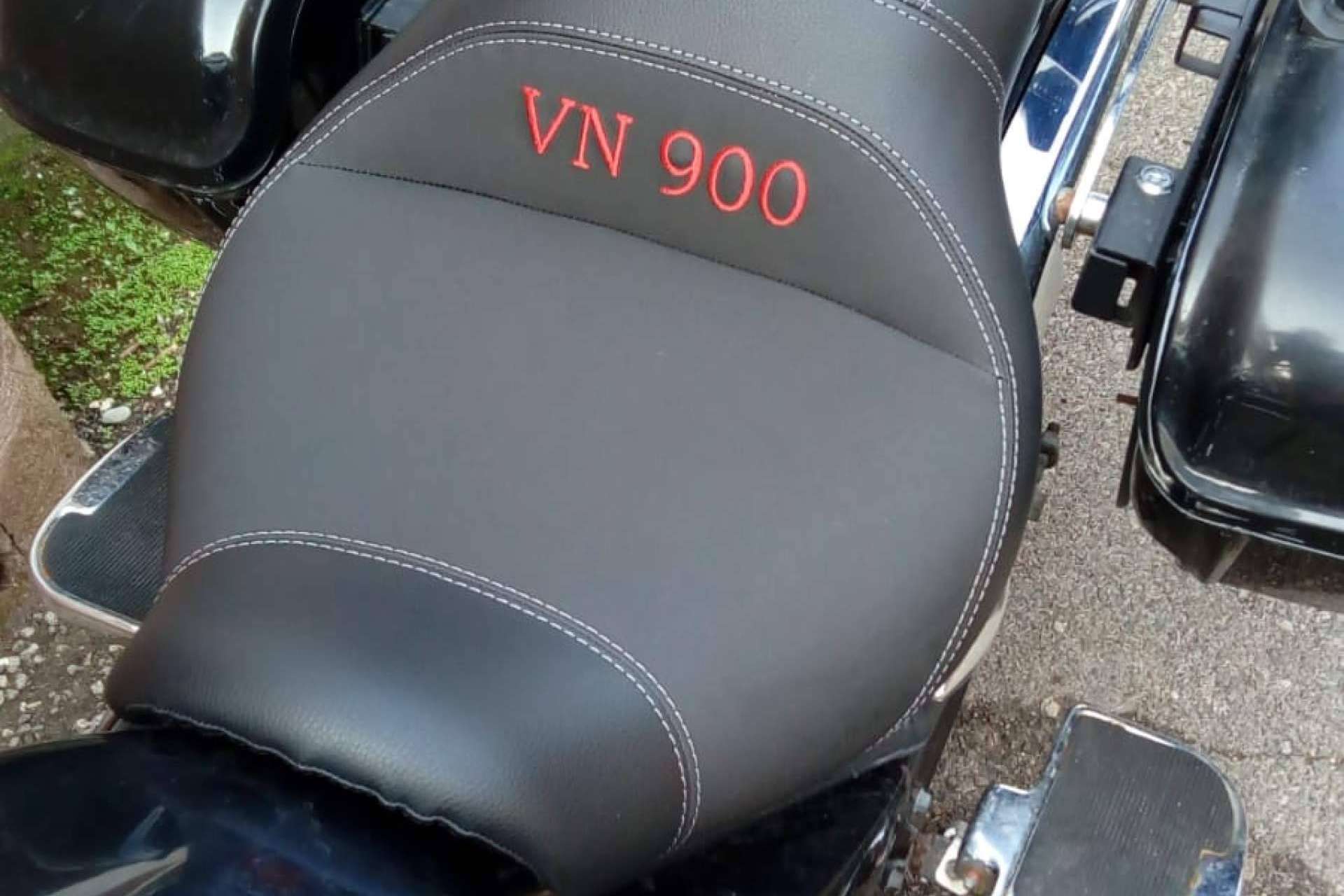 Viajar cómodo en moto con asientos tapizados y confortables