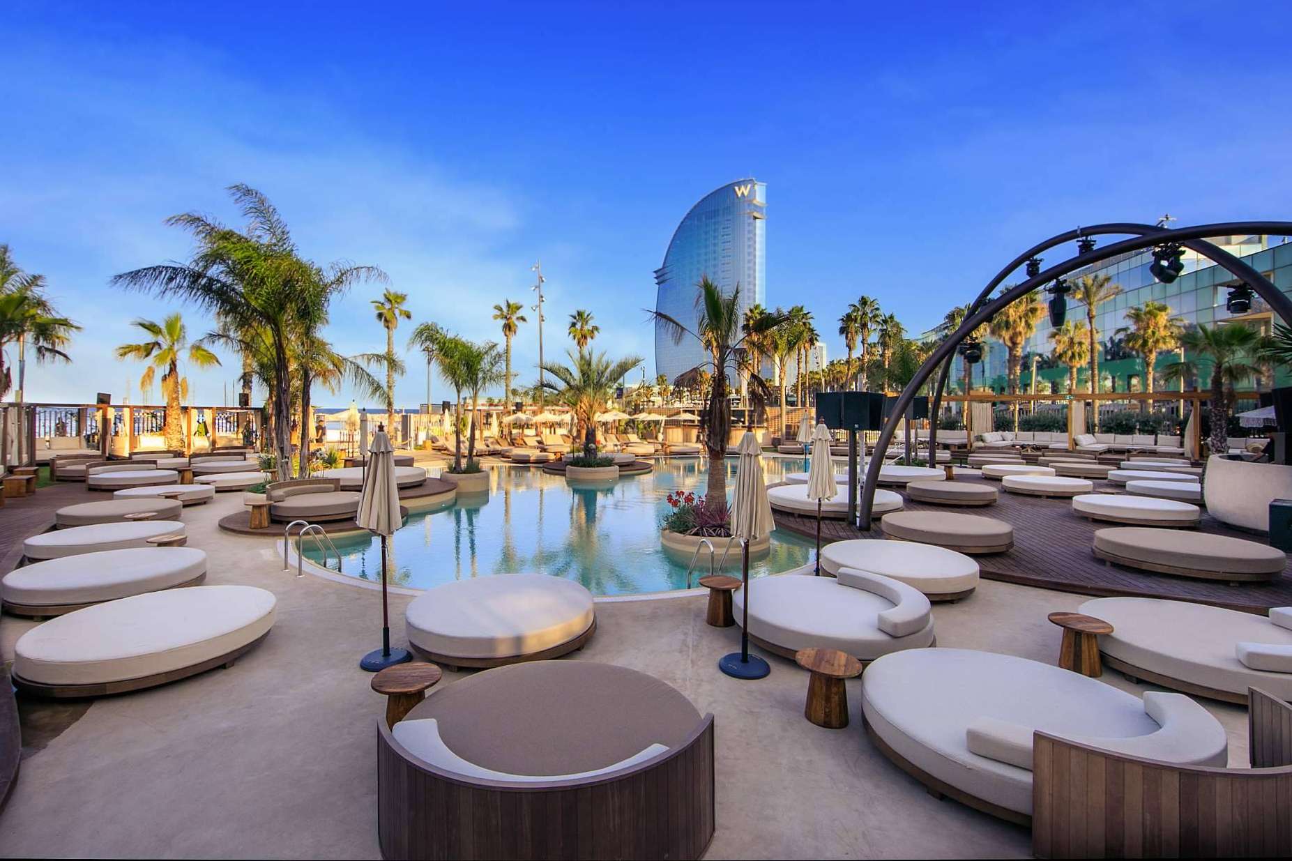 Youbarcelona - descubrir las discotecas y beach clubs mas sofisticados de Barcelona este verano