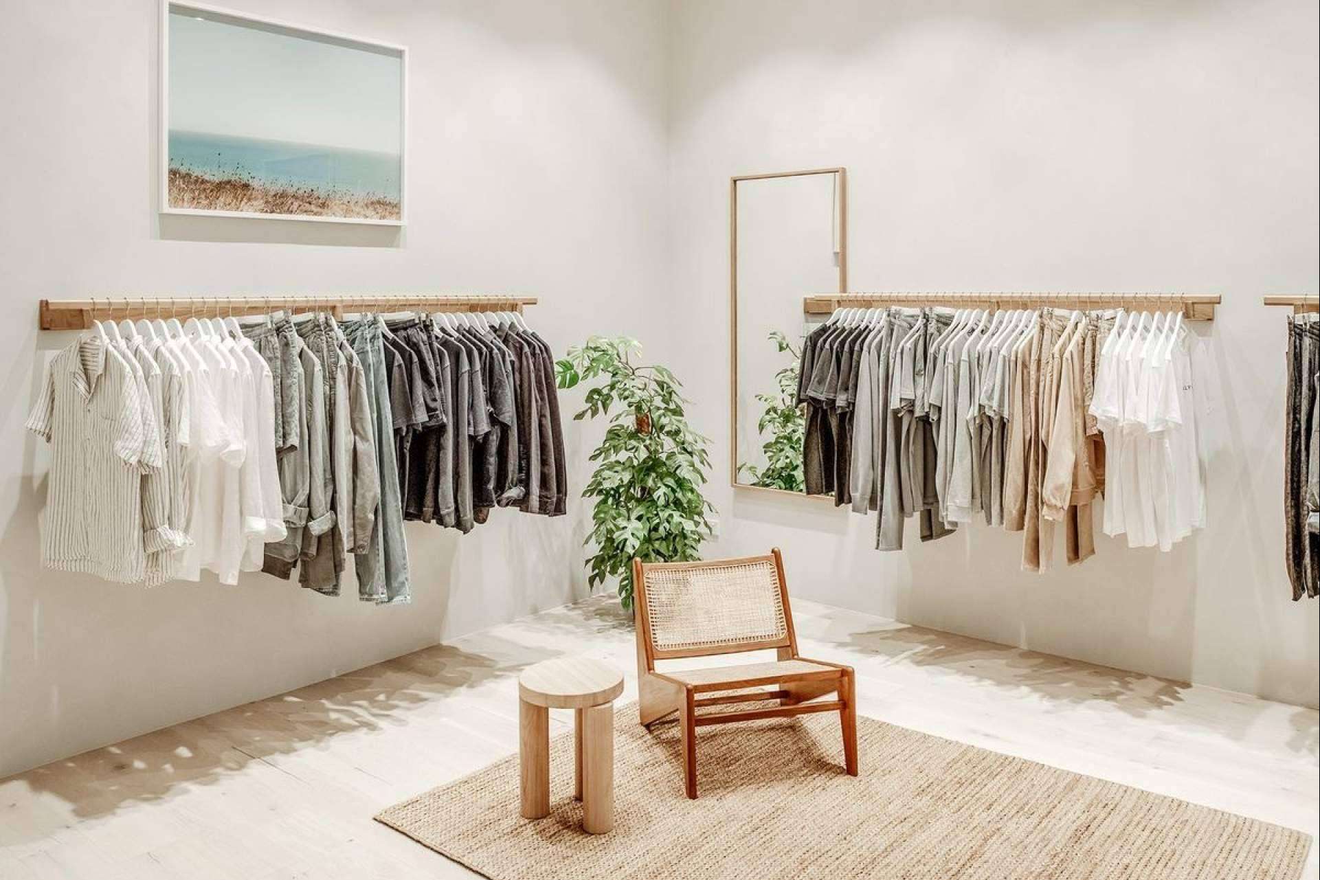 1Best Outlet es una de las mayores centrales de compras de España, con stocks de grandes marcas internacionales