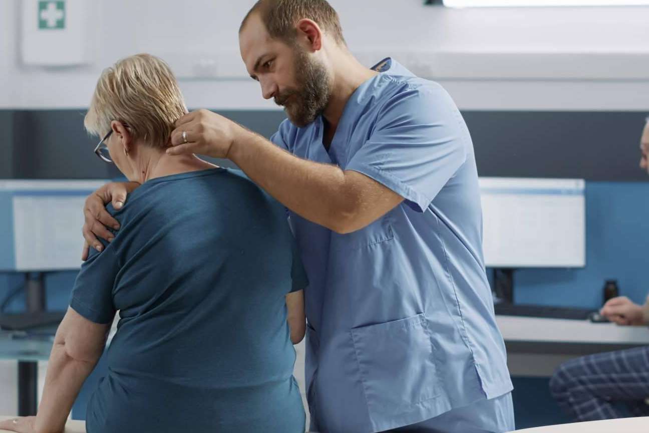 La Escuela de Osteopatía de Madrid impulsa la formación en terapia manual osteopática y readaptación