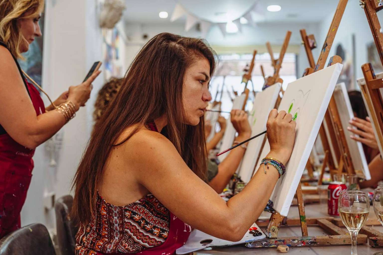 Arte y vino entre amigos, la experiencia perfecta de Art & Wine
