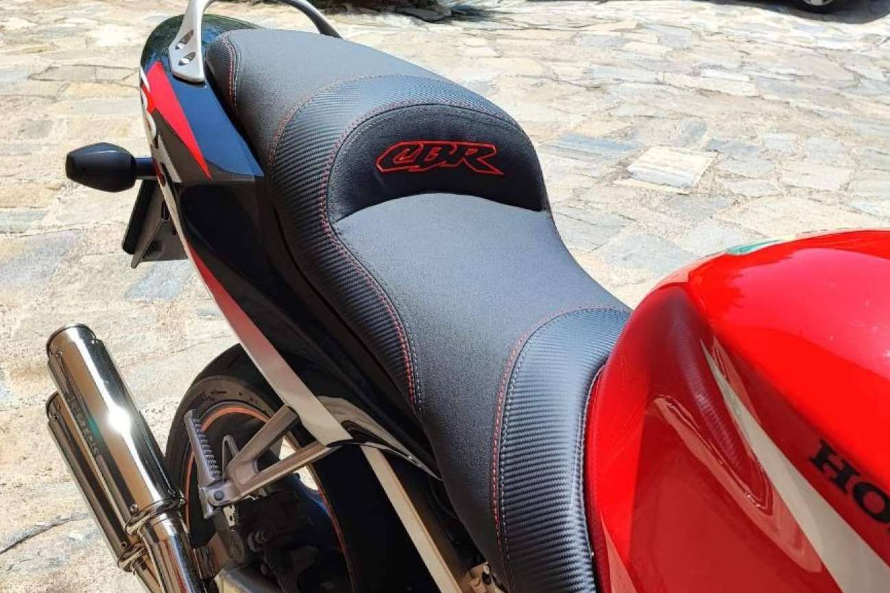 Servicios de fabricación y personalización de fundas de asientos para motos