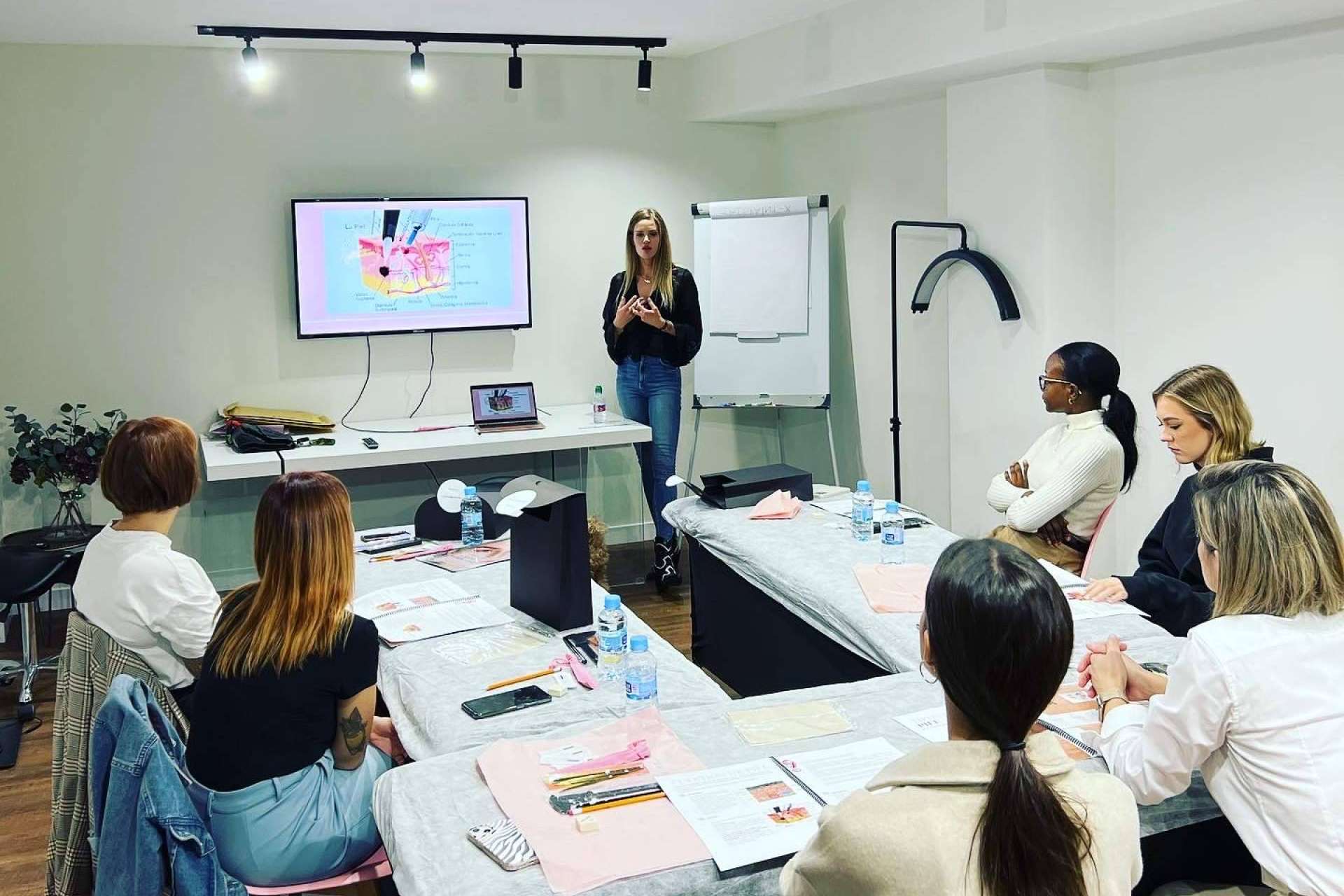Tebori Brows lanza curso de micropigmentación de cejas con la revolucionaria técnica hairstrokes