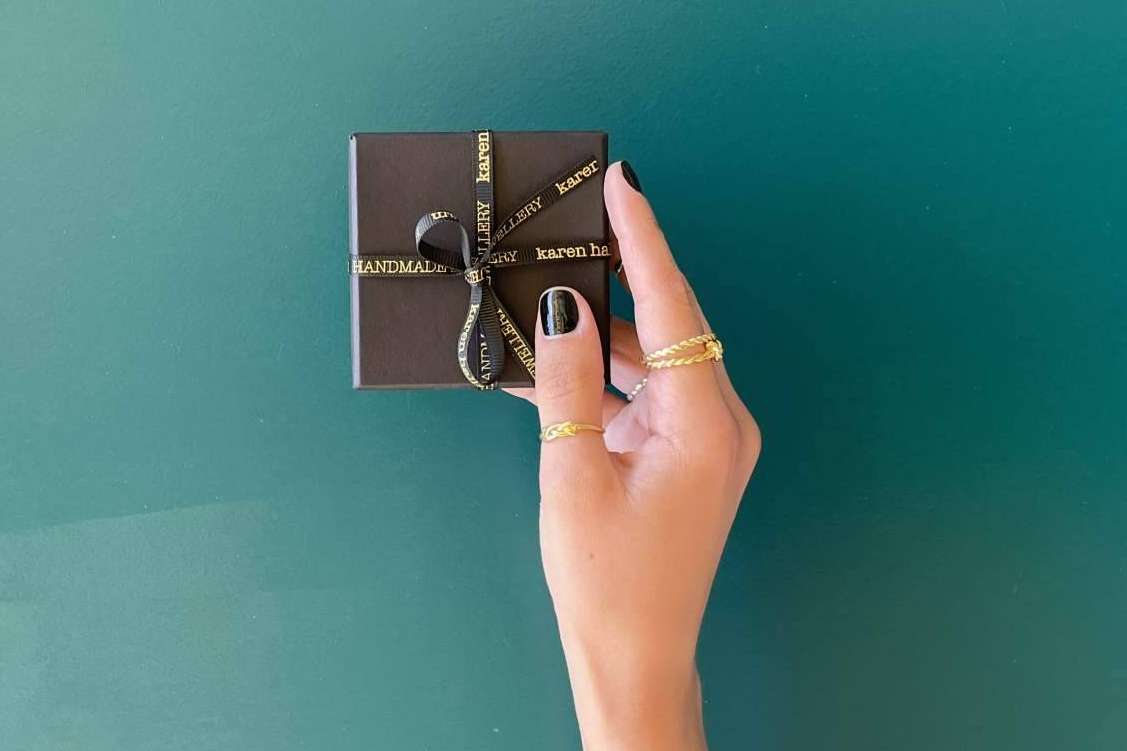 La propuesta de joyería artesanal de Karen Hallam sigue la tendencia slow fashion