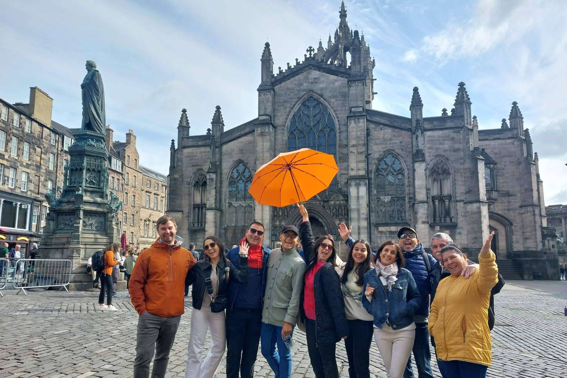 Katherin y Marta, de Edimburgo Tip Tours, hablan sobre las posibilidades turísticas que ofrece la capital escocesa