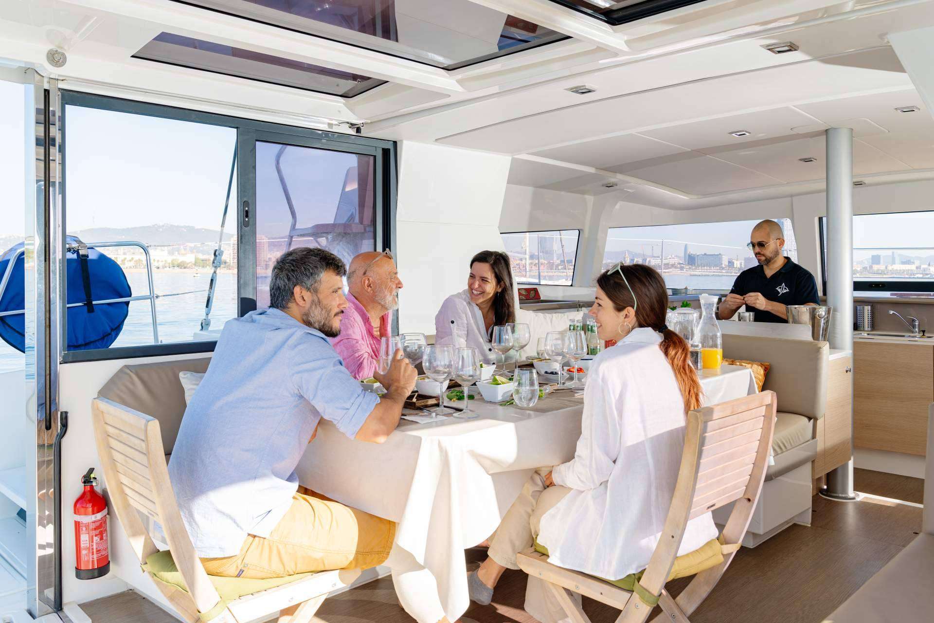 Sondevela impulsa el turismo marítimo con su exclusivo servicio de alquiler de catamaranes en el Mediterráneo