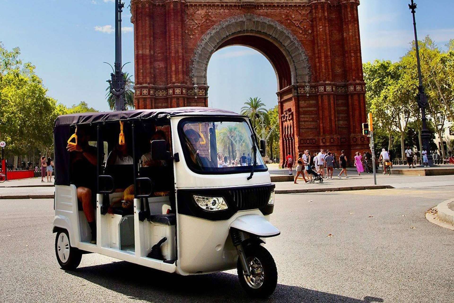 Los tuk tuks eléctricos; una revolución sostenible para el turismo urbano en España