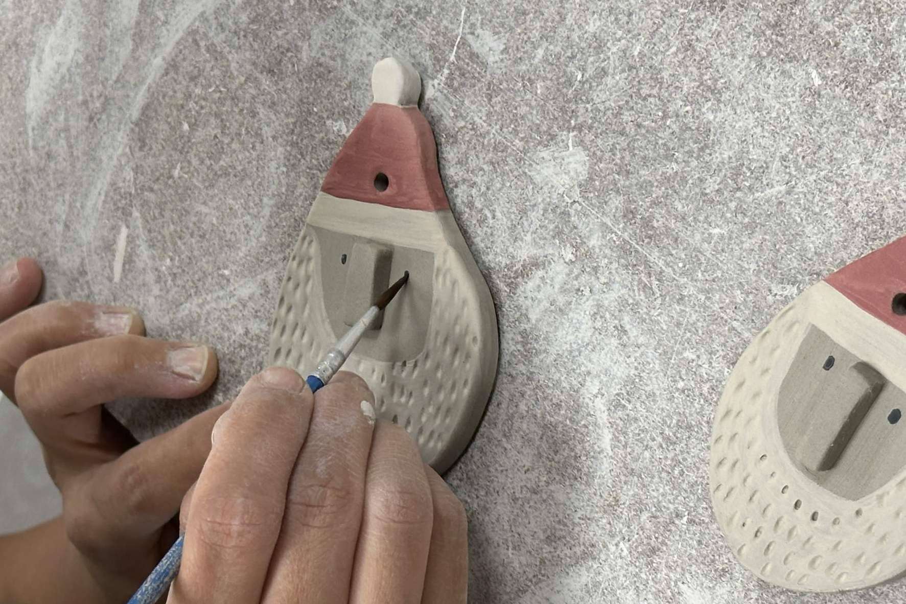 El arte de la cerámica navideña, talleres para decoraciones personalizadas