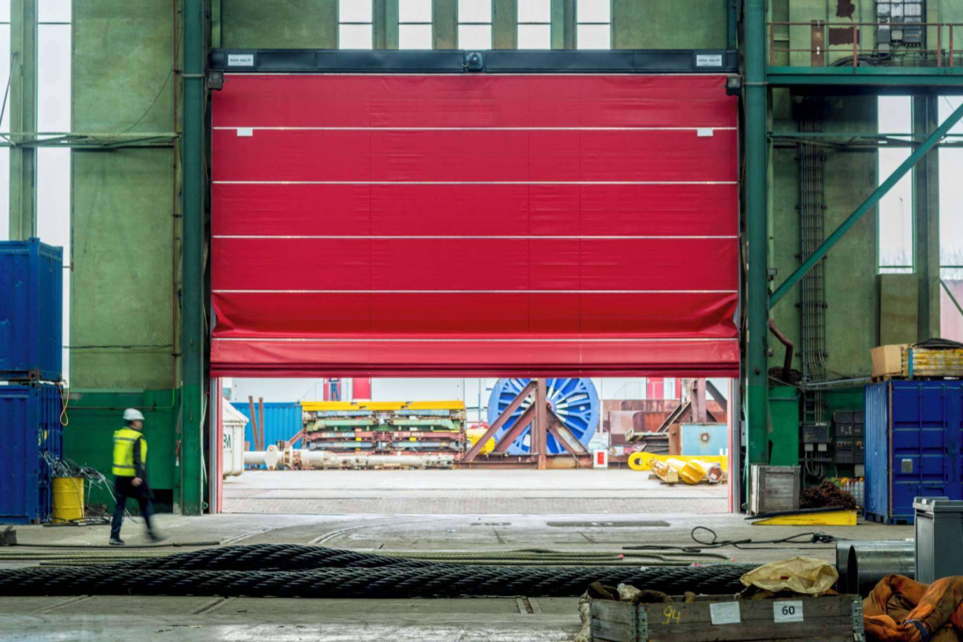 Así deben ser las puertas de grandes dimensiones, según ASSA ABLOY