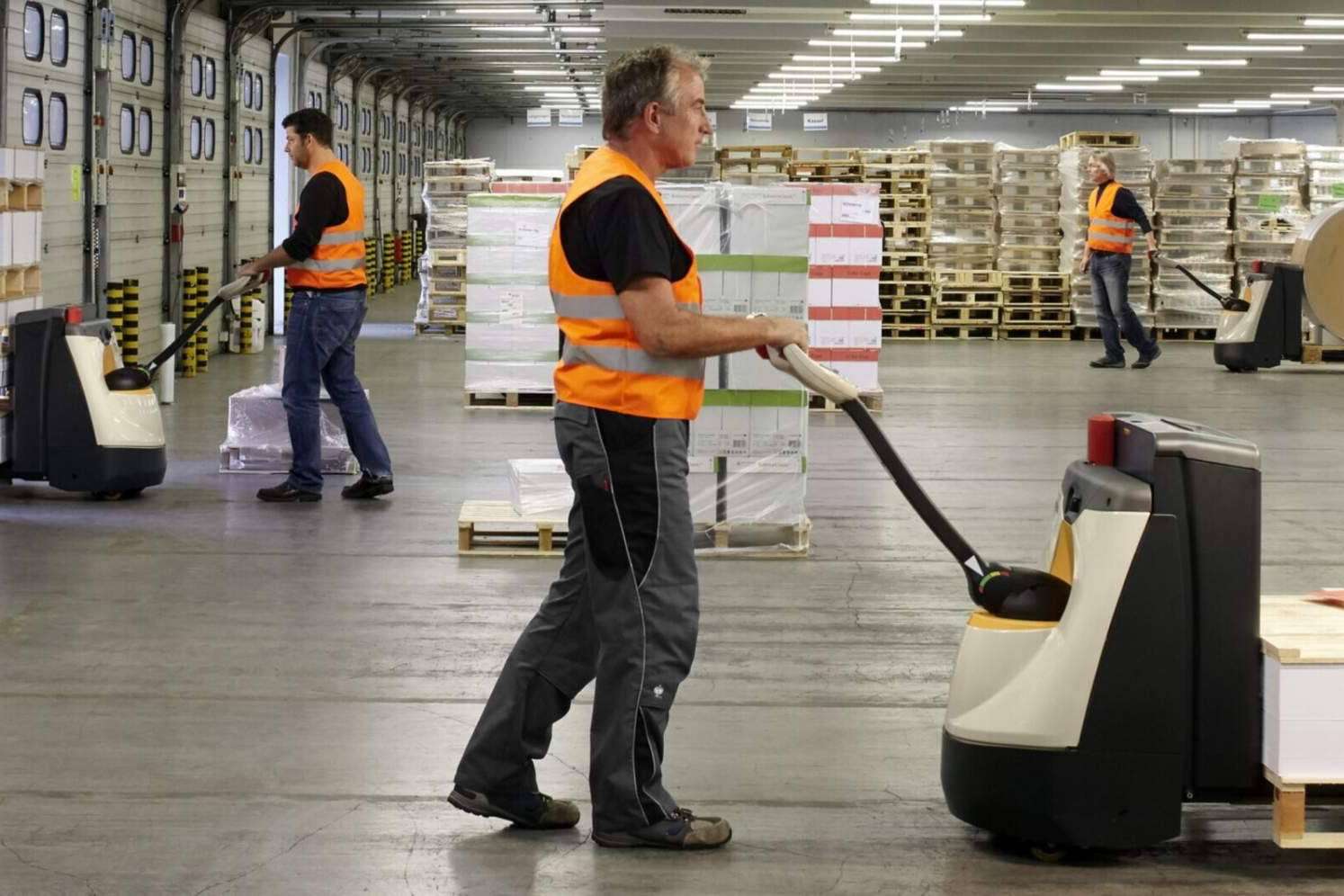Llorsa Carretillas amplía su oferta de alquiler de transpaletas para mejorar la logística de empresas