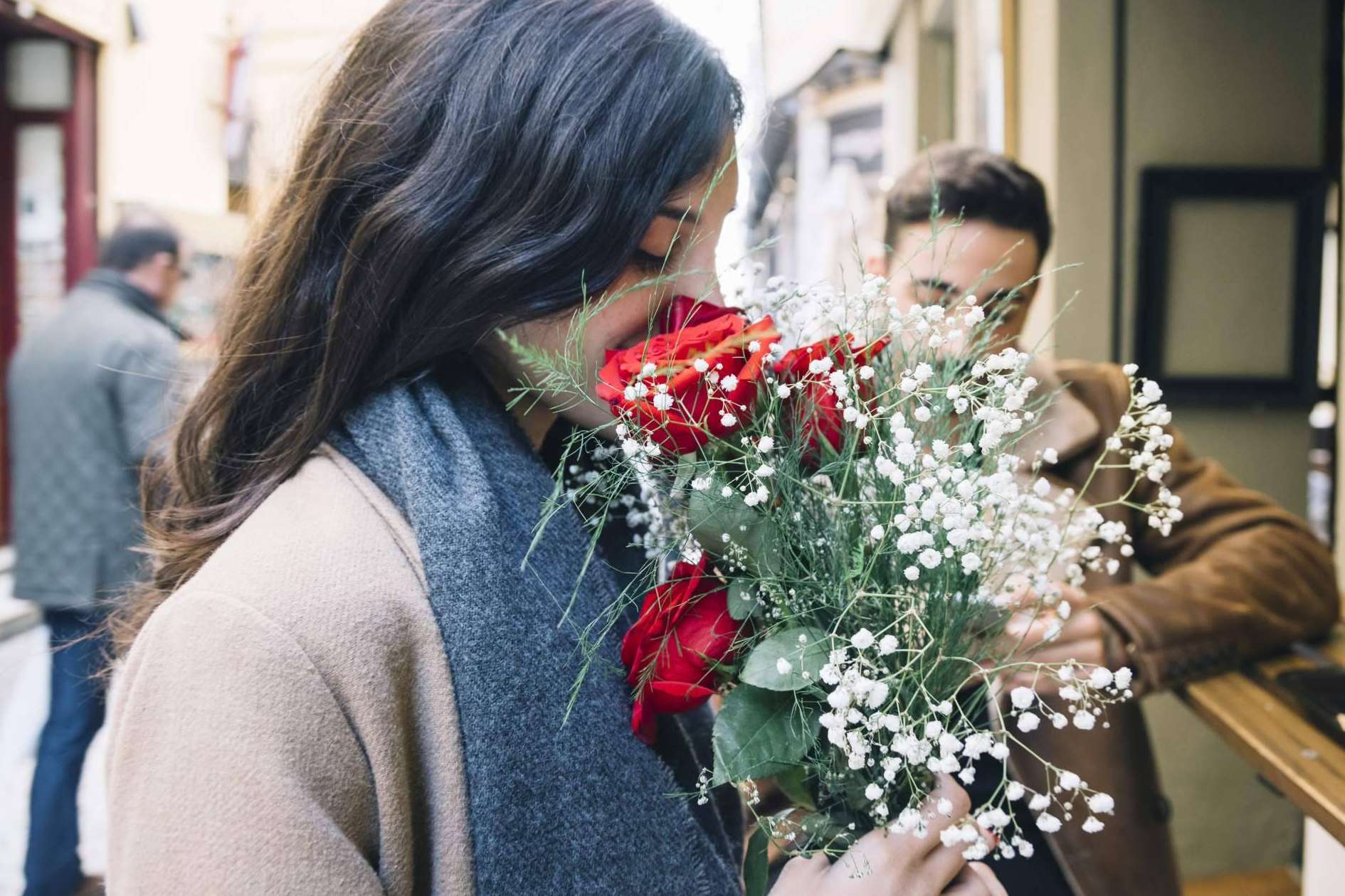 El arte de agradecer con flores; teleROSA lo hace posible en cualquier rincón de España